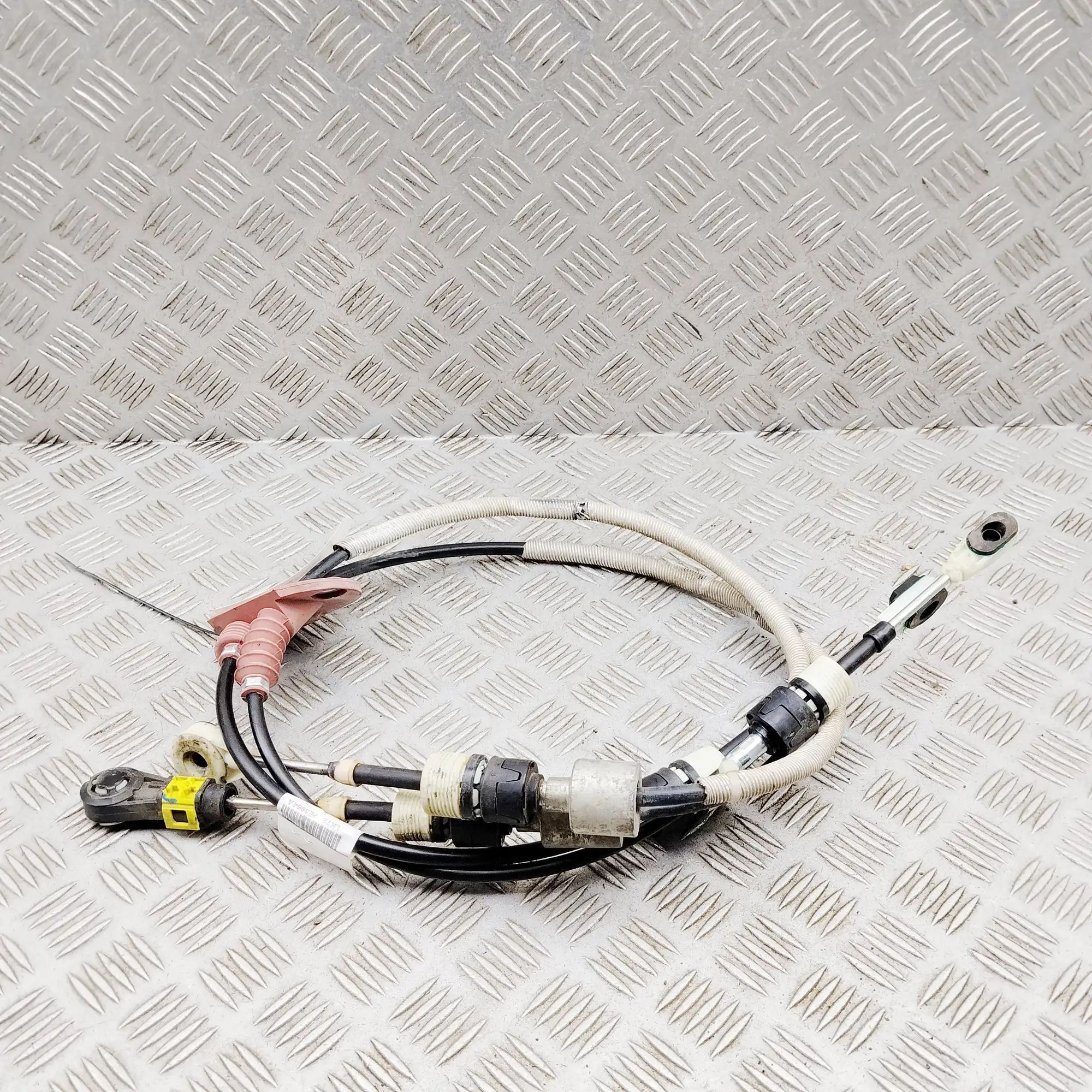 Land Rover Range Rover Evoque Gear selector cables Gear selector cables — LAND ROVER RANGE ROVER E...