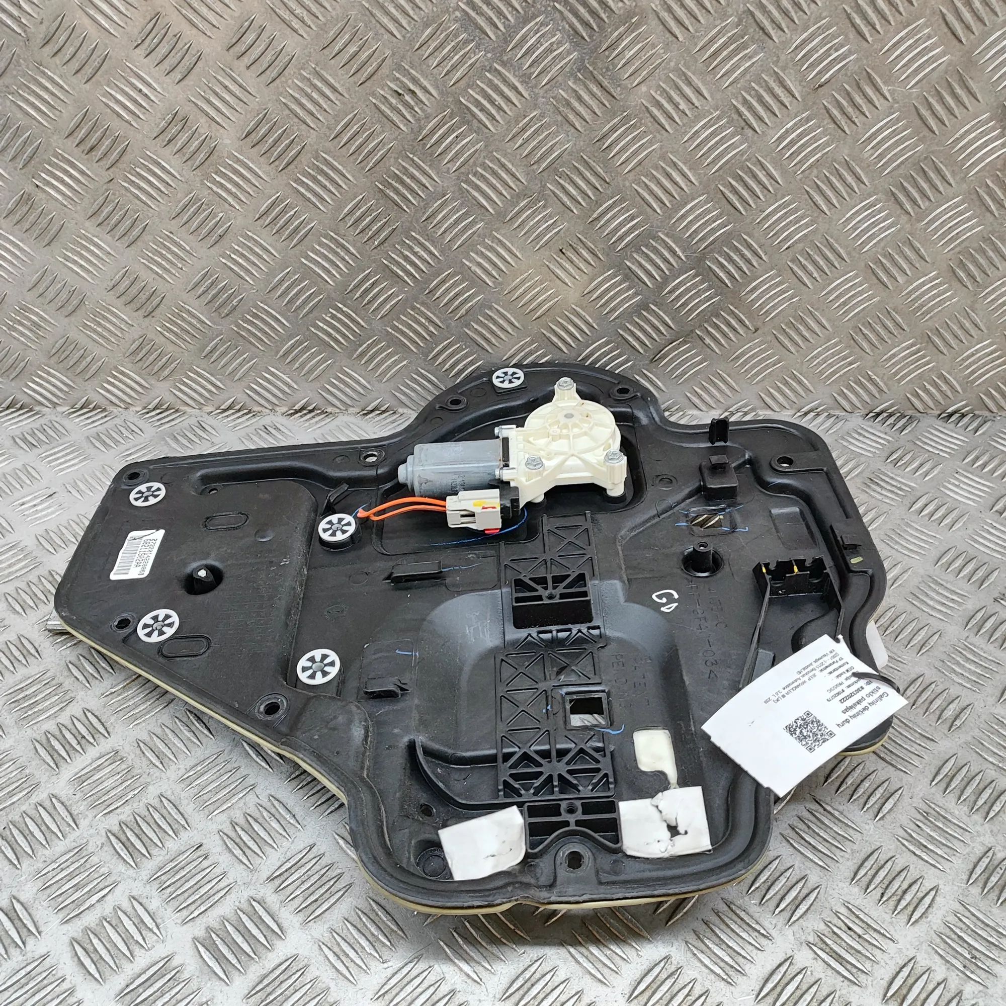 Jeep Wrangler (JK) Rear Right Door Window Regulator Rear Right Door Window Regulator — JEEP WRANGLE...
