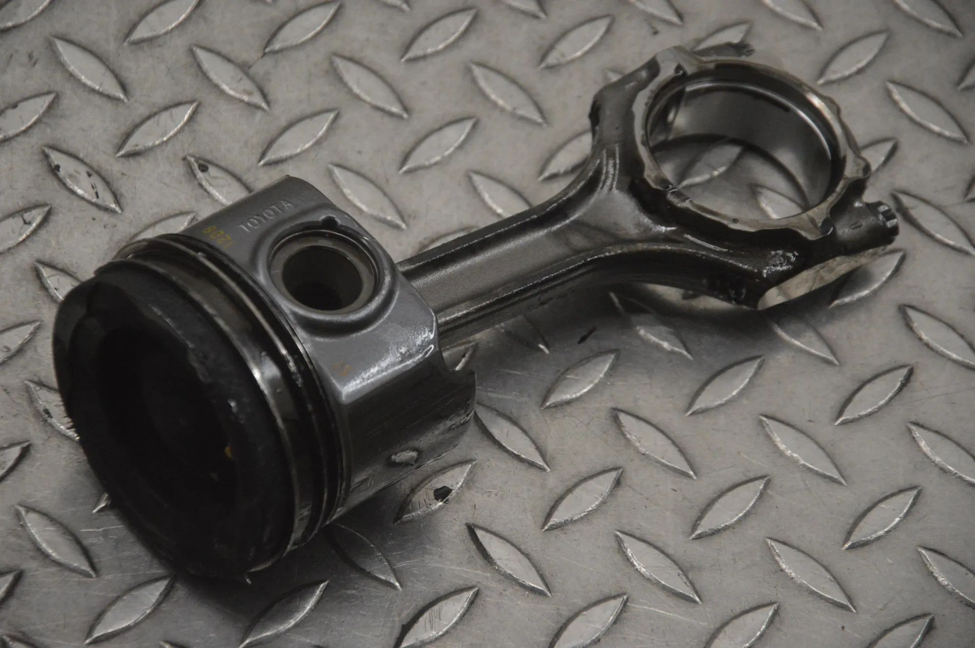 Toyota Land Cruiser 150 Piston Piston — TOYOTA LAND CRUISER (_J15_) (2009-...)...