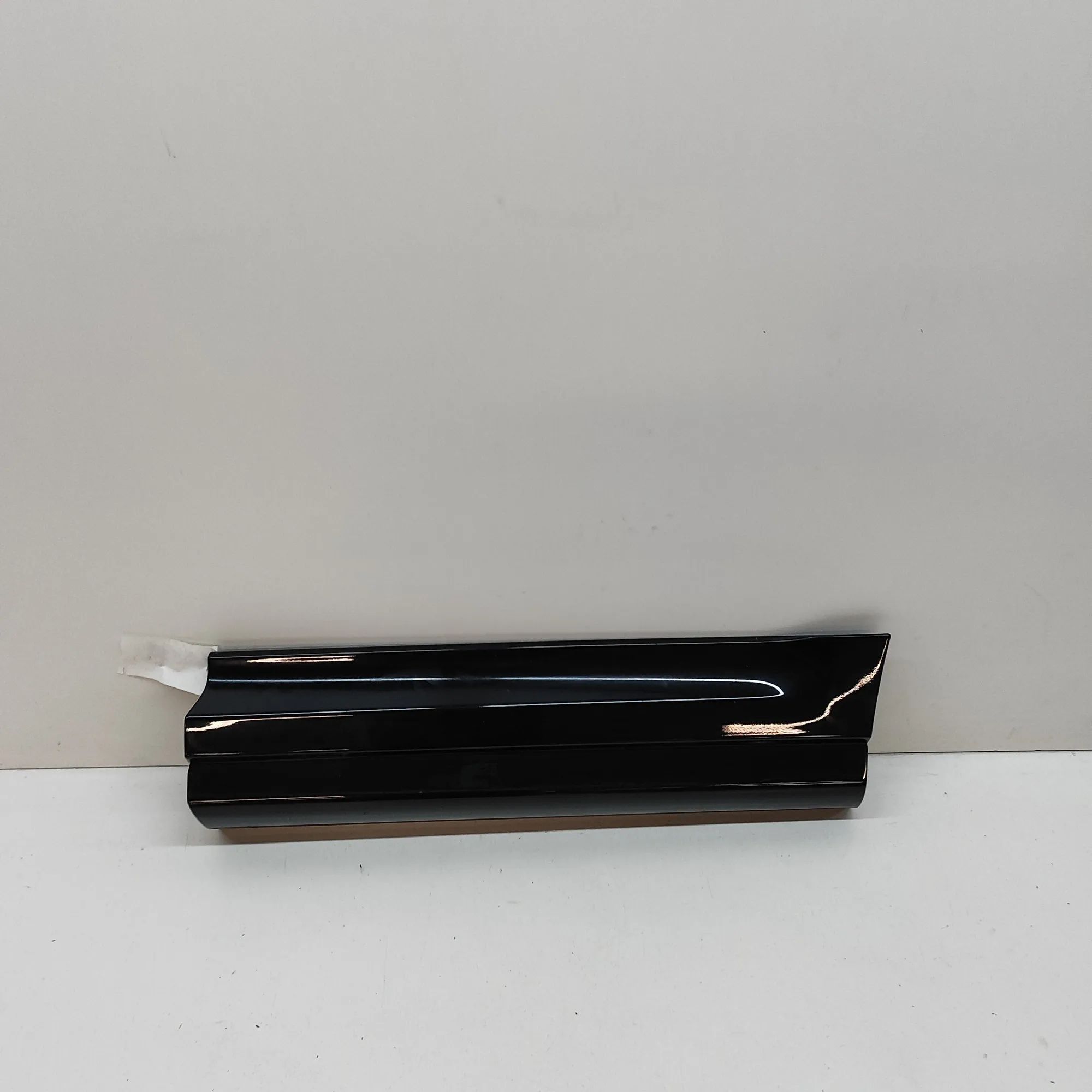 Land Rover Range Rover Sport (L494) Lower door moulding — rear left Lower door moulding — rear left — LAND ROVER RA...