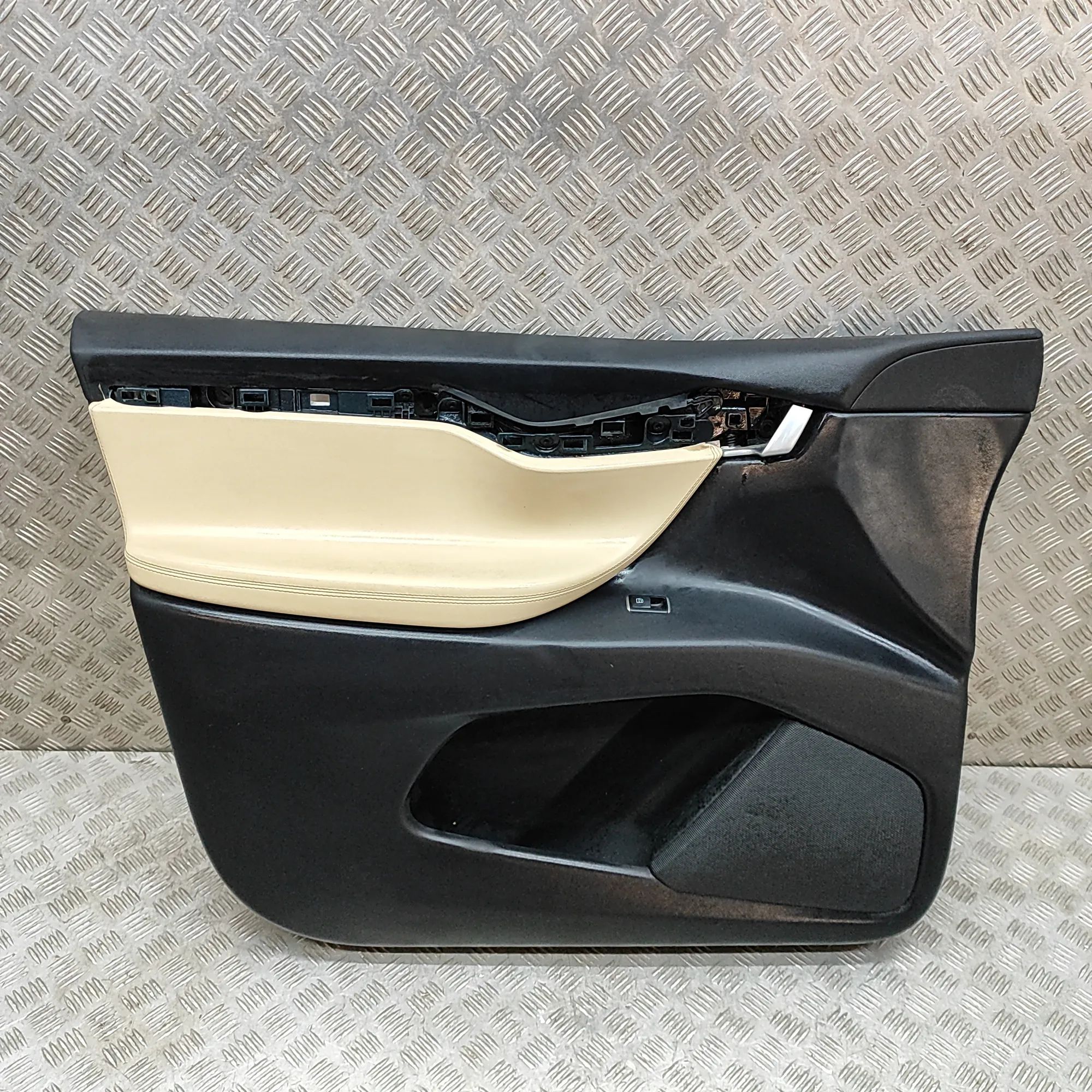 Tesla Model X Front Left Door Panel Front Left Door Panel — TESLA MODEL X (2013-......