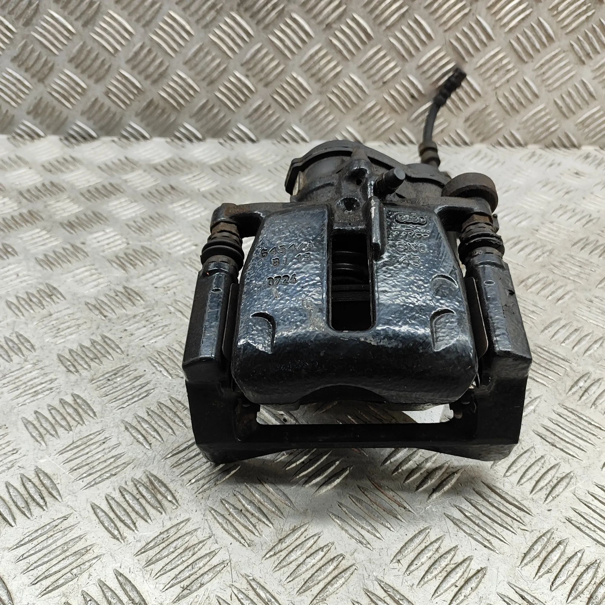 Audi Q5 (8R) Brake caliper — rear left Brake caliper — rear left — AUDI Q5 (8R) (2008-...
