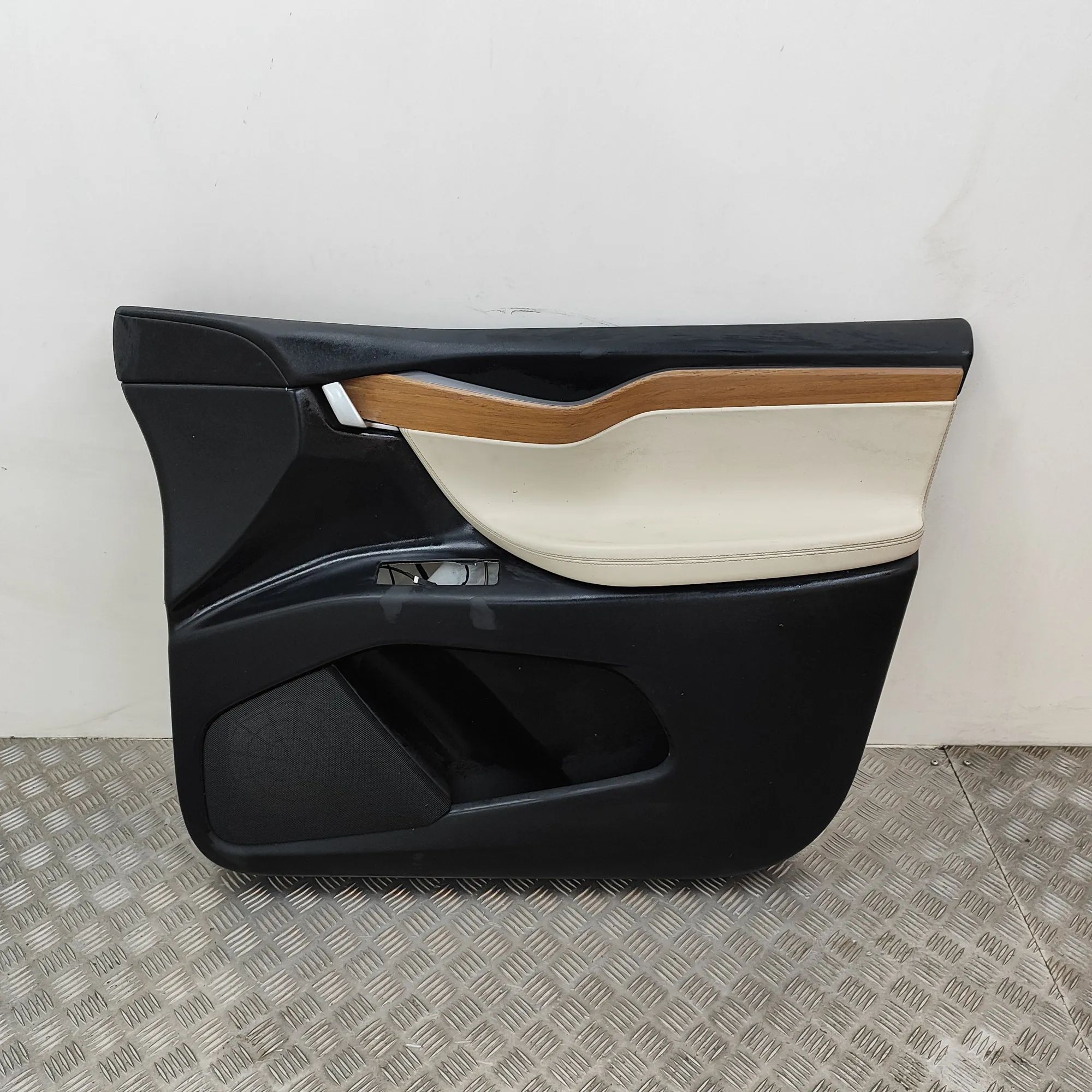 Tesla Model X Front Right Door Panel Front Right Door Panel — TESLA MODEL X (2013-.....