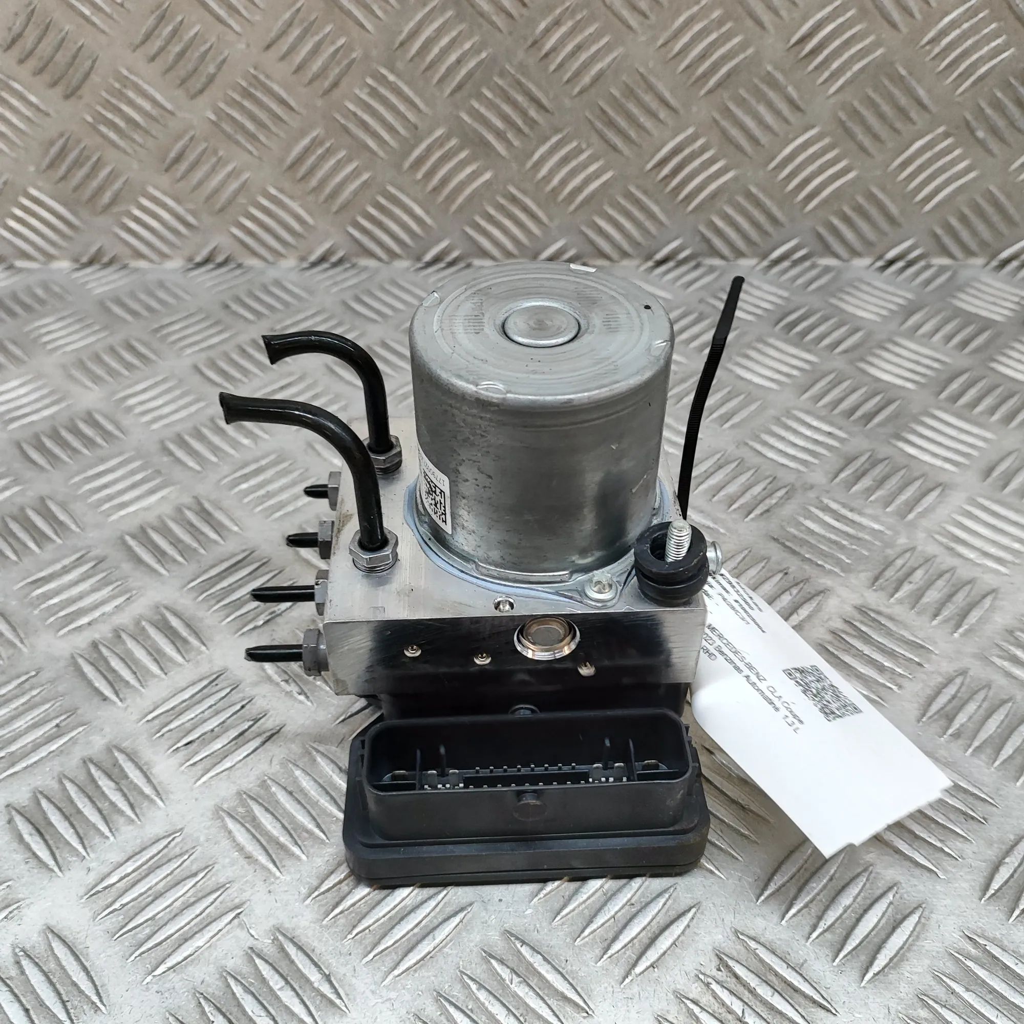 Mercedes-Benz CLA (C118) ABS hydraulic pump