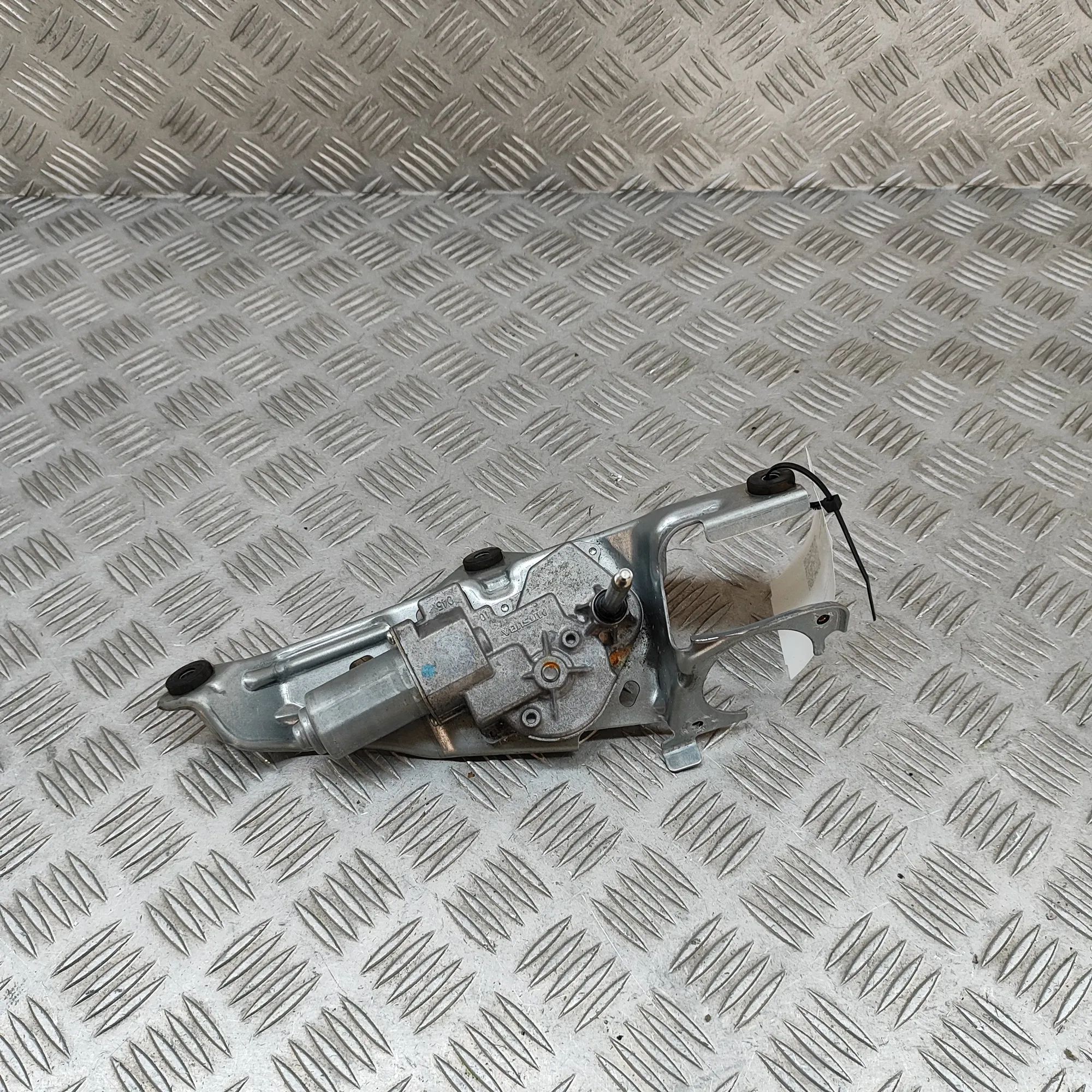 Mazda 3 (BP) Мотор стеклоочистителя Tailgate wiper motor — MAZDA CX-3 (0 DM) (2019-...