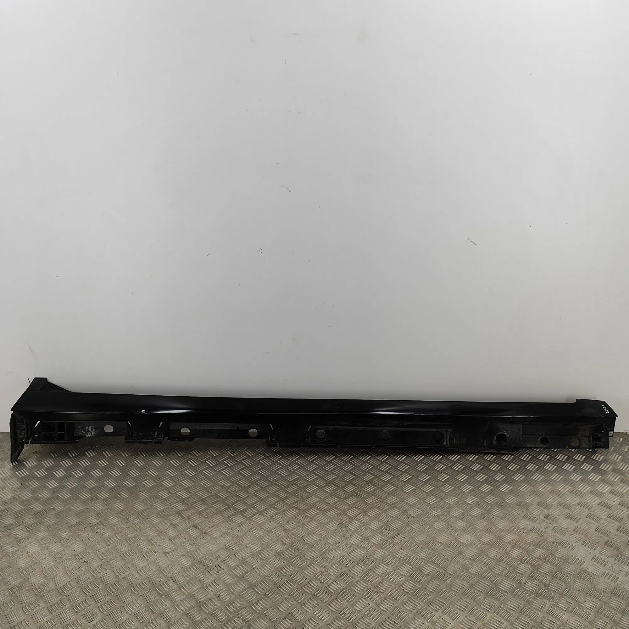 Lexus ES Right Side Plastic Sideskirt Cover Right Side Plastic Sideskirt Cover — LEXUS ES (...