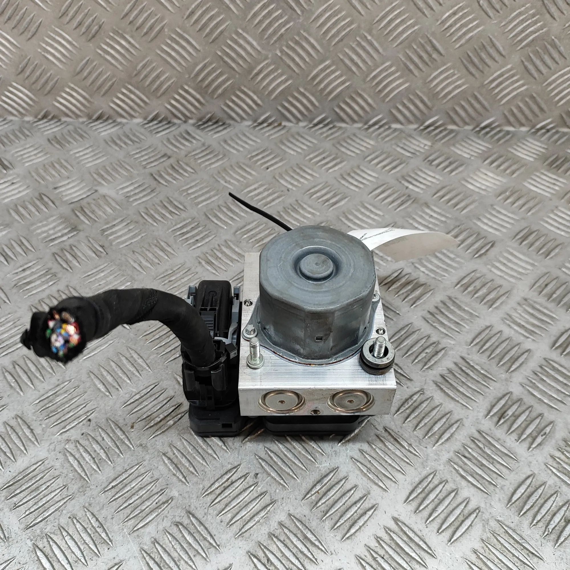 Maserati Ghibli ABS hydraulic pump