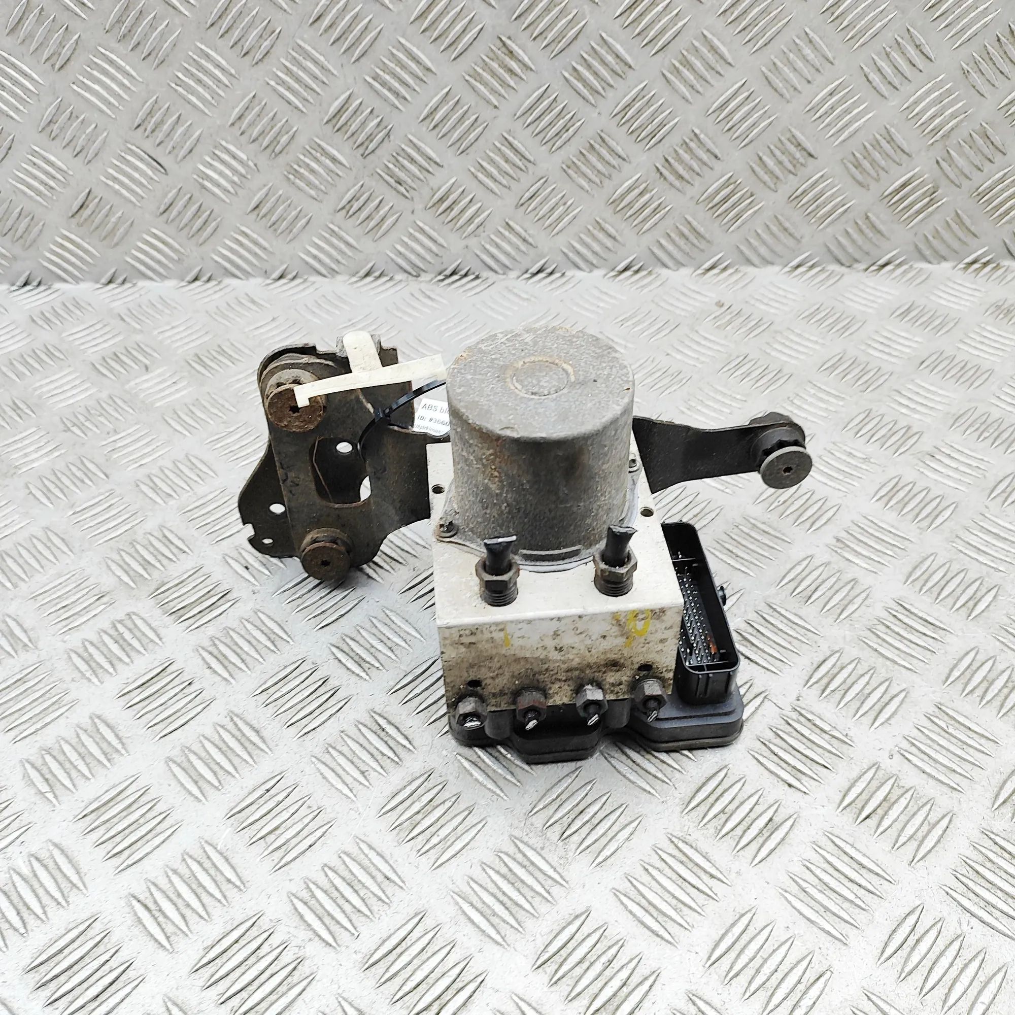Land Rover Discovery АБС Гидронасос  ABS Pump — LAND ROVER DISCOVERY (V L462) (2016-...