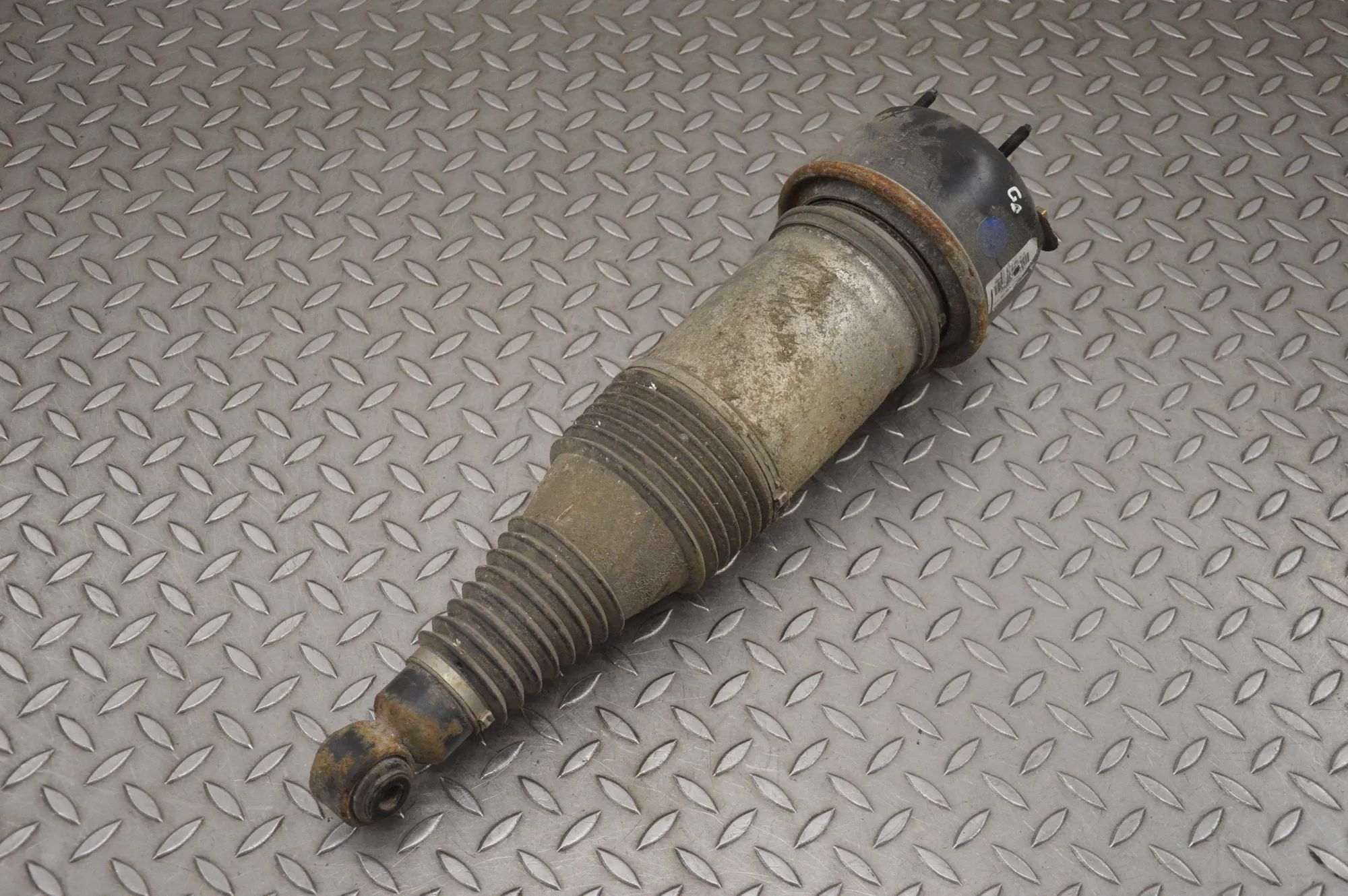 Jaguar XJ Rear Right Air Shock Absorber Rear Right Air Shock Absorber — JAGUAR XJ (X351...