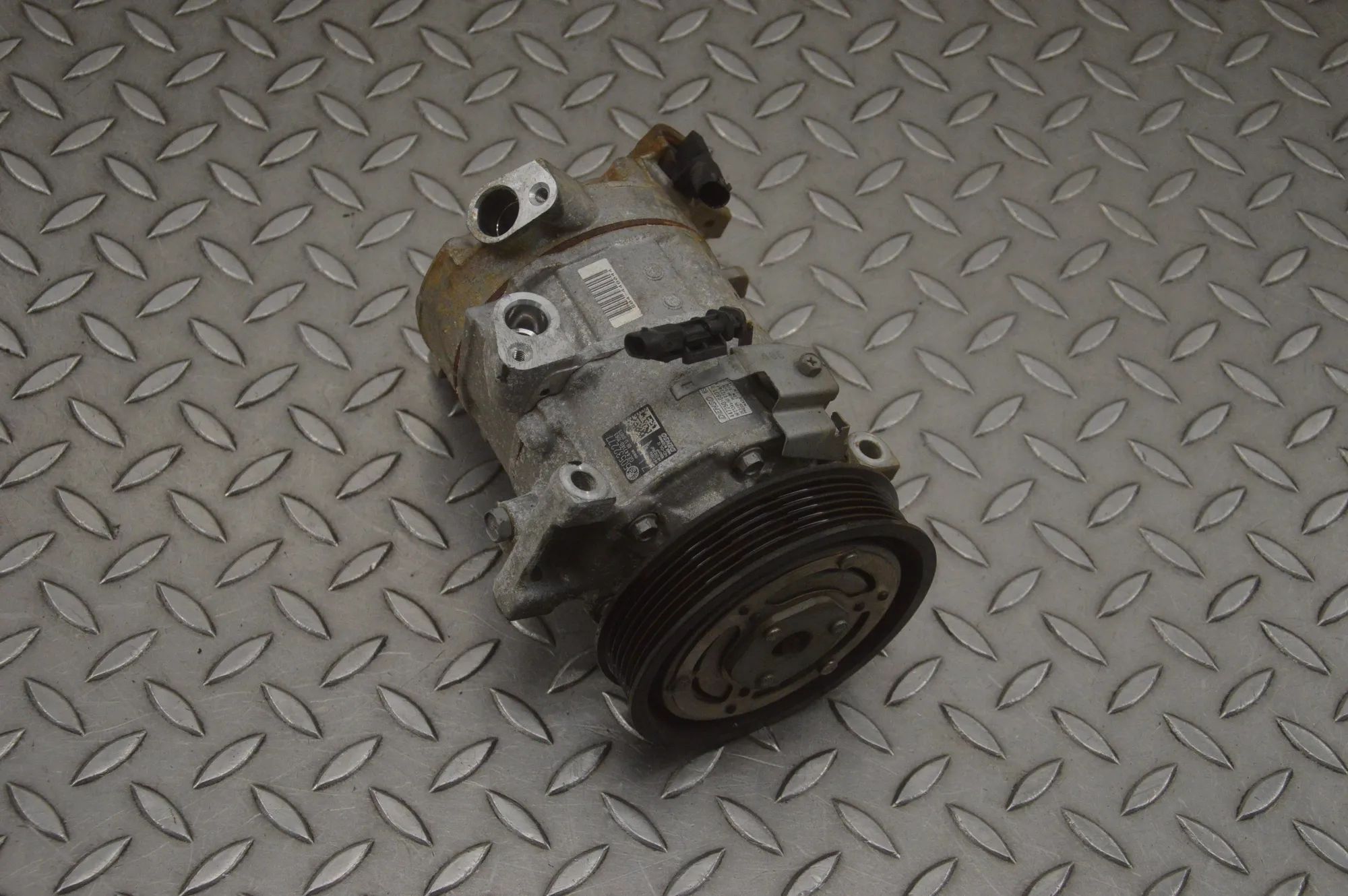 Alfa-Romeo Giulia (952) Air-conditioning compressor Air-conditioning compressor — ALFA ROMEO GIULIA...