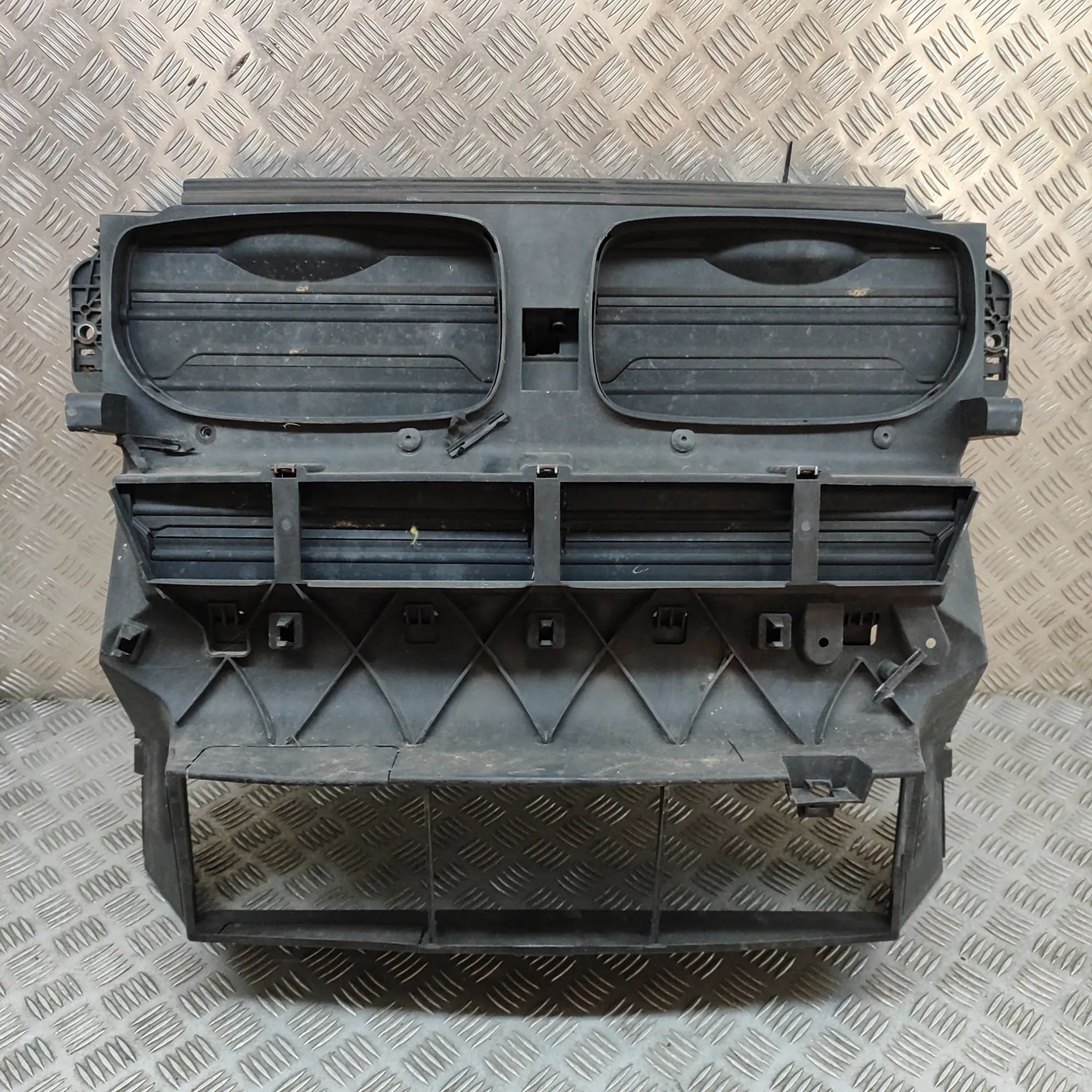 BMW X5 (E70) Radiator Air Intake Channel Radiator Air Intake Channel — BMW X5 (E70) (200...