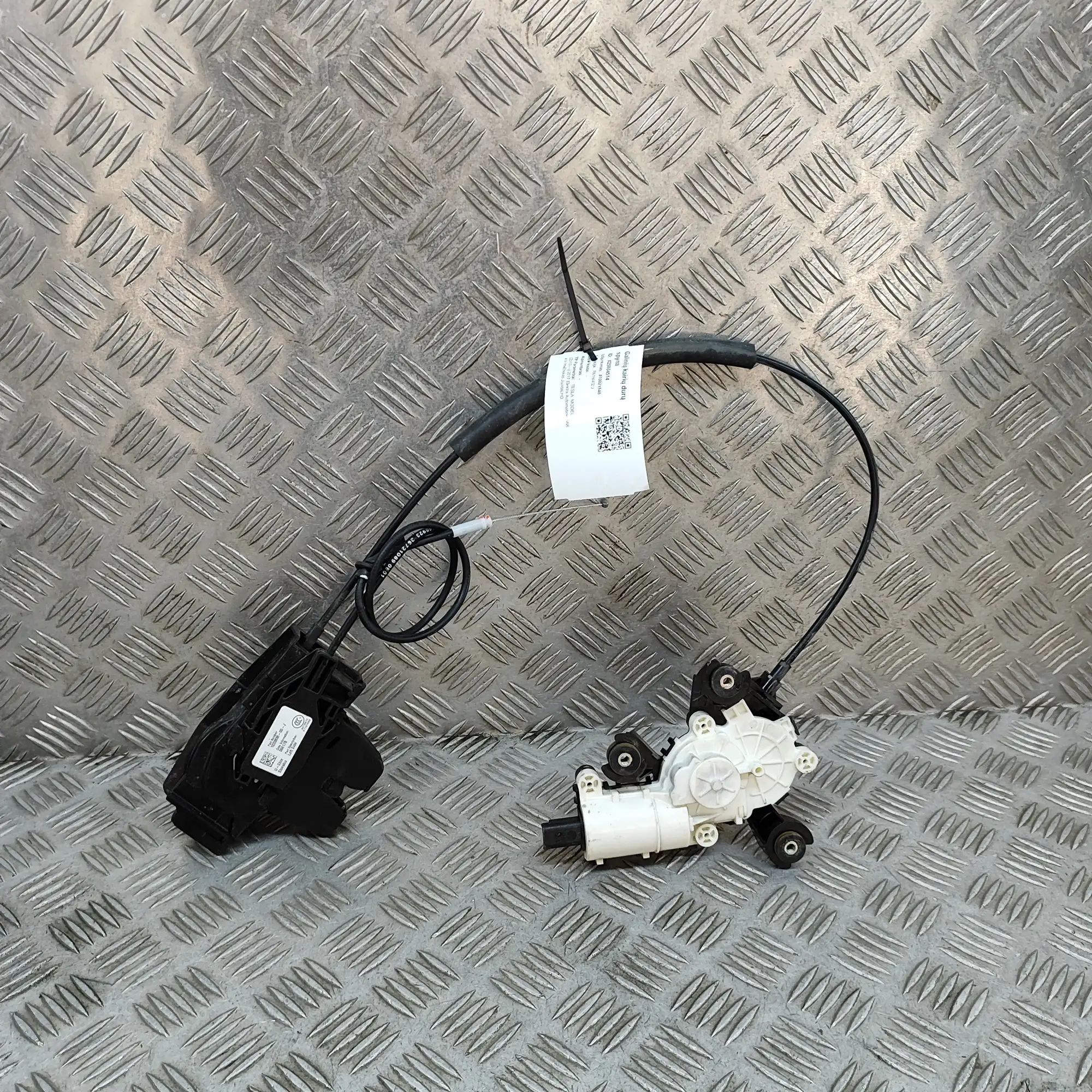 Tesla Model X Door lock — rear left Door lock — rear left — TESLA MODEL X (2013-......