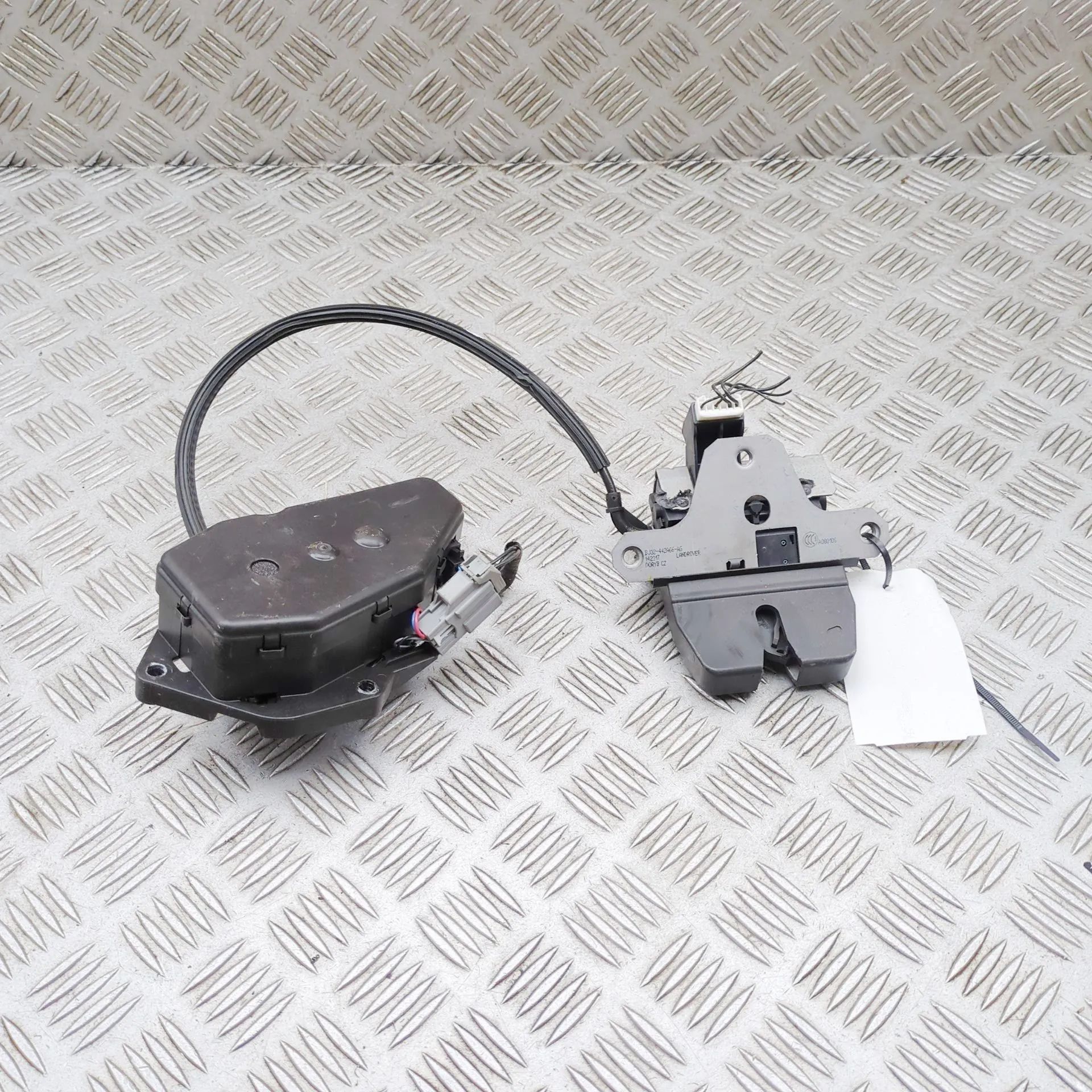 Land Rover Range Rover Evoque Tailgate Boot Lock Tailgate Boot Lock — LAND ROVER RANGE ROVER EVO...