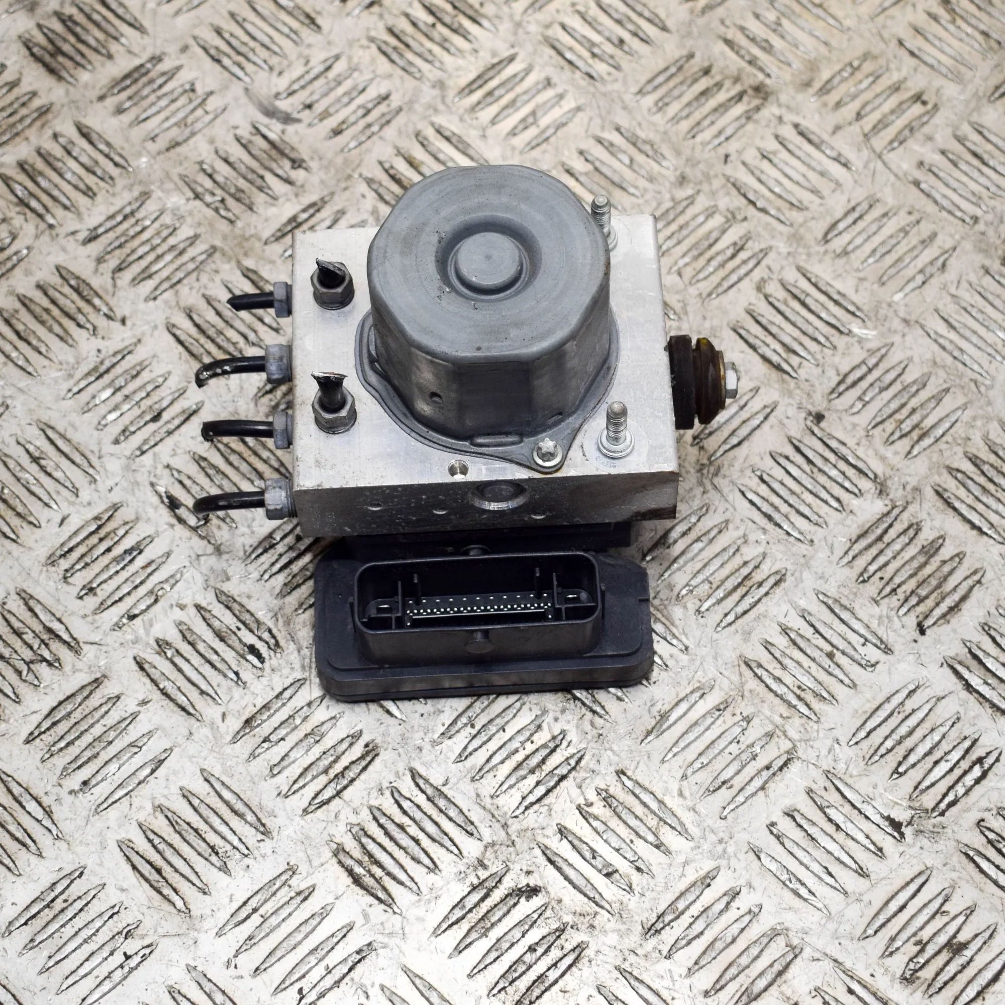Maserati Ghibli ABS hydraulic pump
