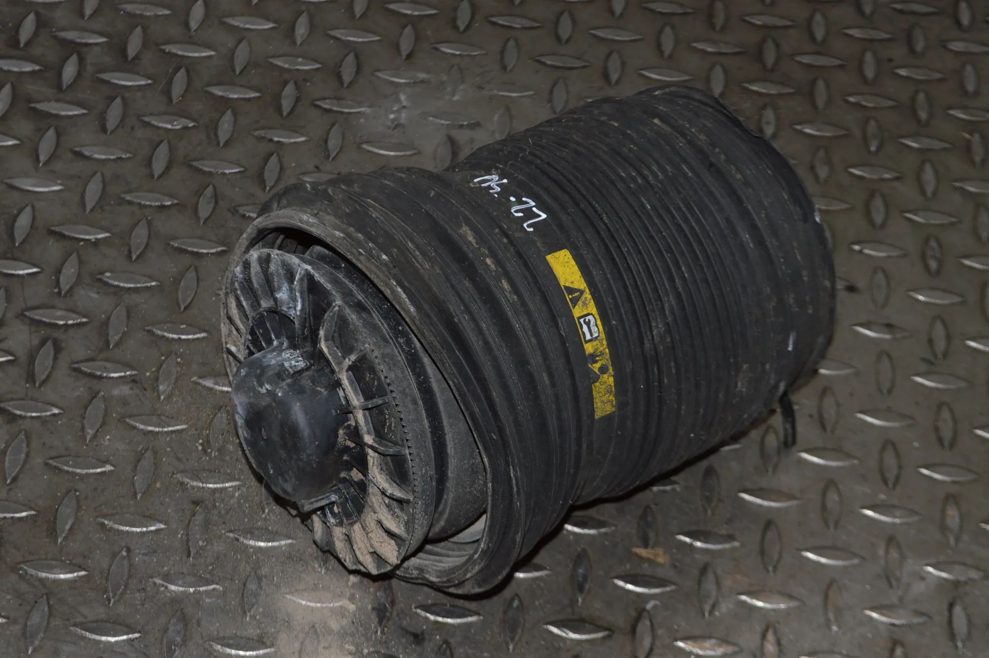 Maserati Levante Rear Left Air Suspension Spring Bag Rear Left Air Suspension Spring Bag — MASERATI ...