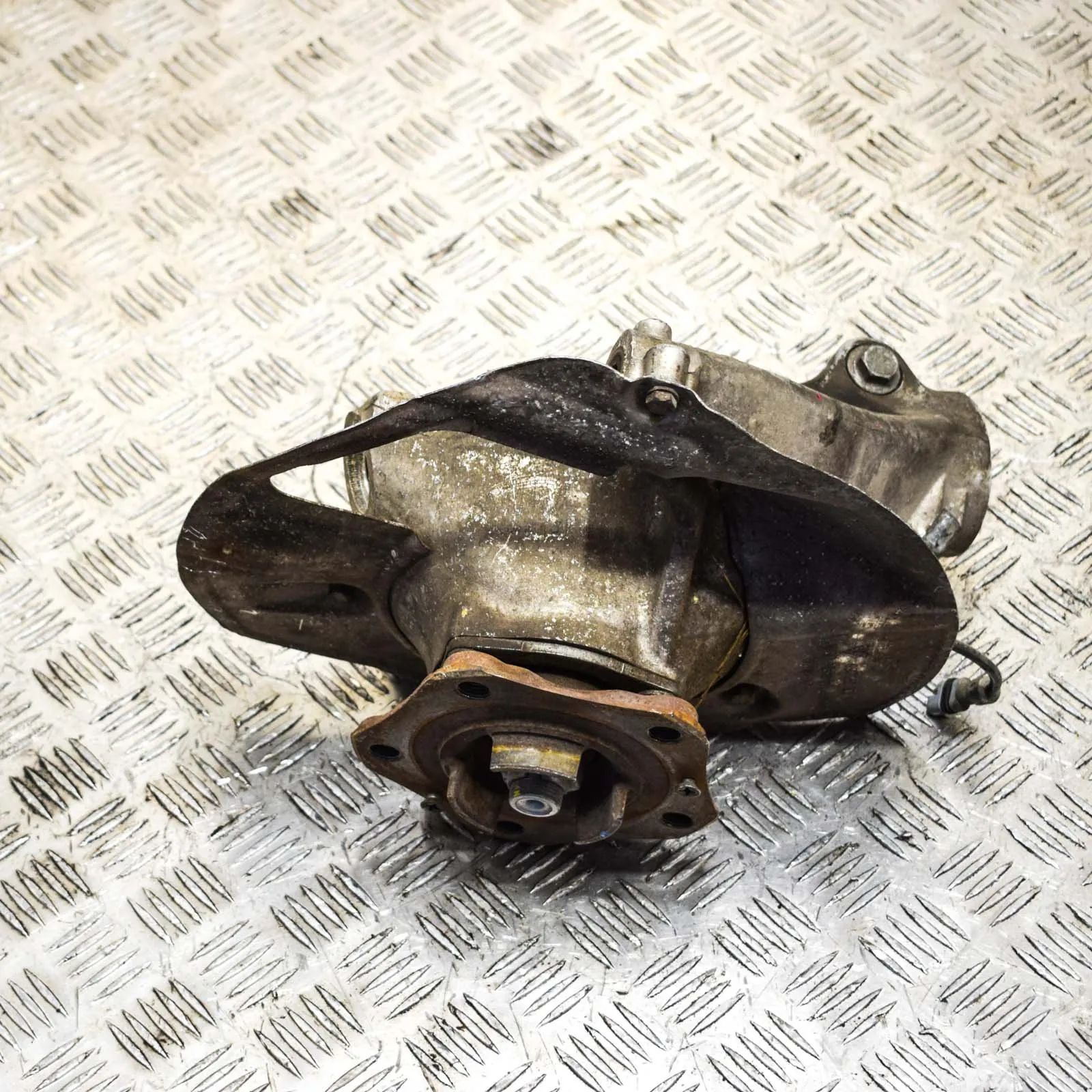 Porsche 911 (997) Front Left Wheel Hub Front Left Wheel Hub — PORSCHE 911 (997) (2004-...