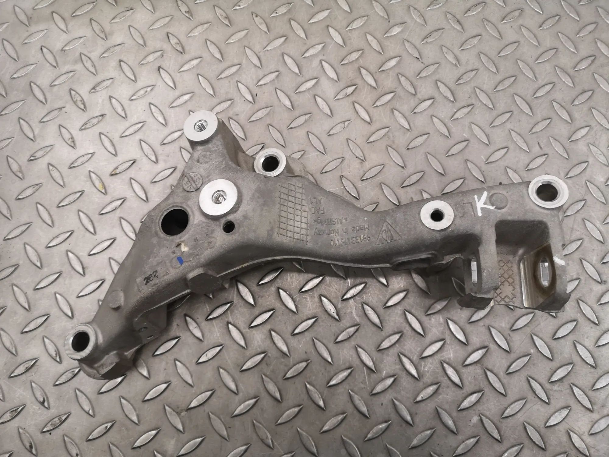 Porsche 911 (991) Control arm — rear left Control arm — rear left — PORSCHE 911 (991) (20...