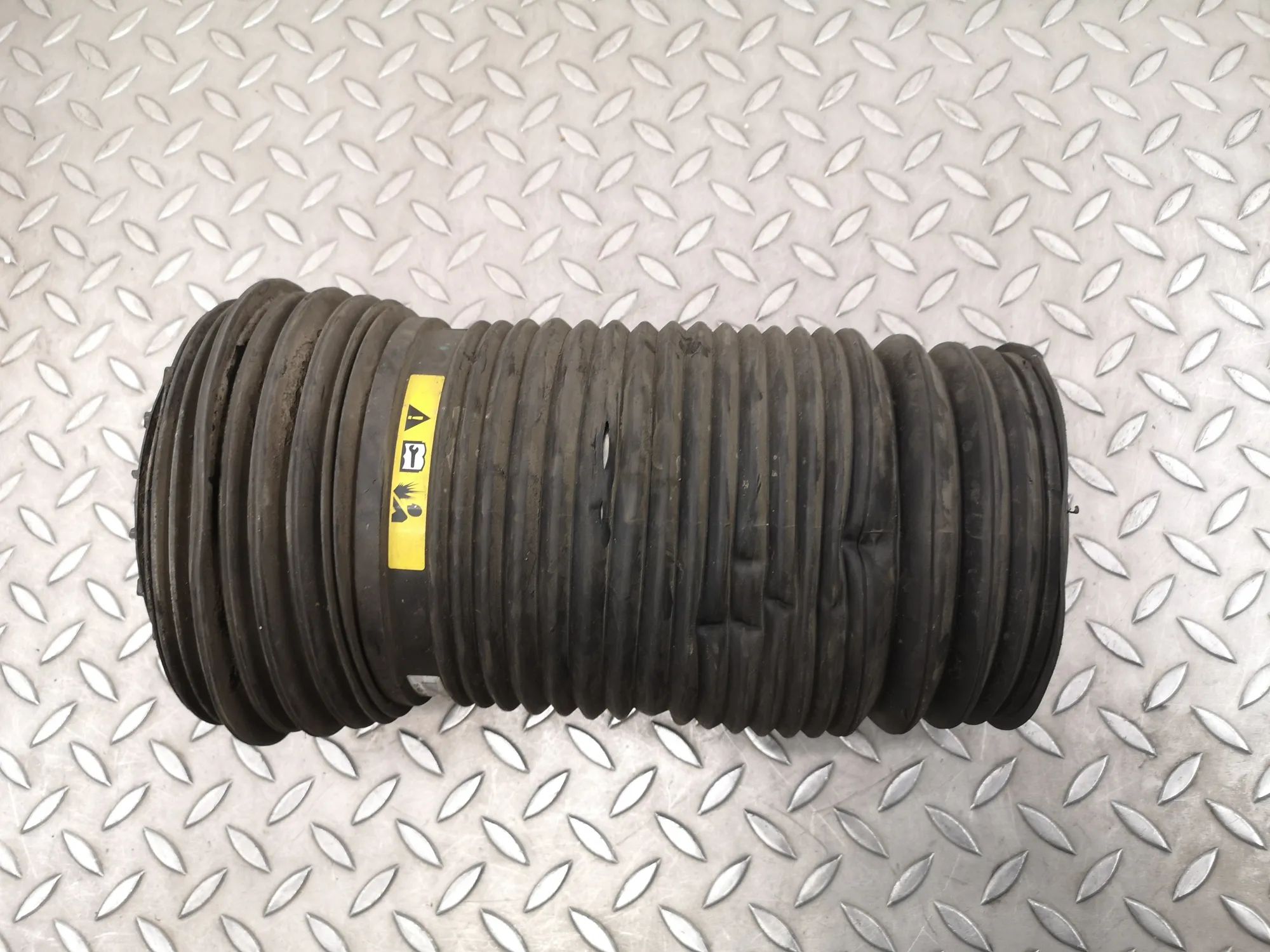 Maserati Levante Rear Right Air Suspension Spring Bag Rear Right Air Suspension Spring Bag — MASERATI...
