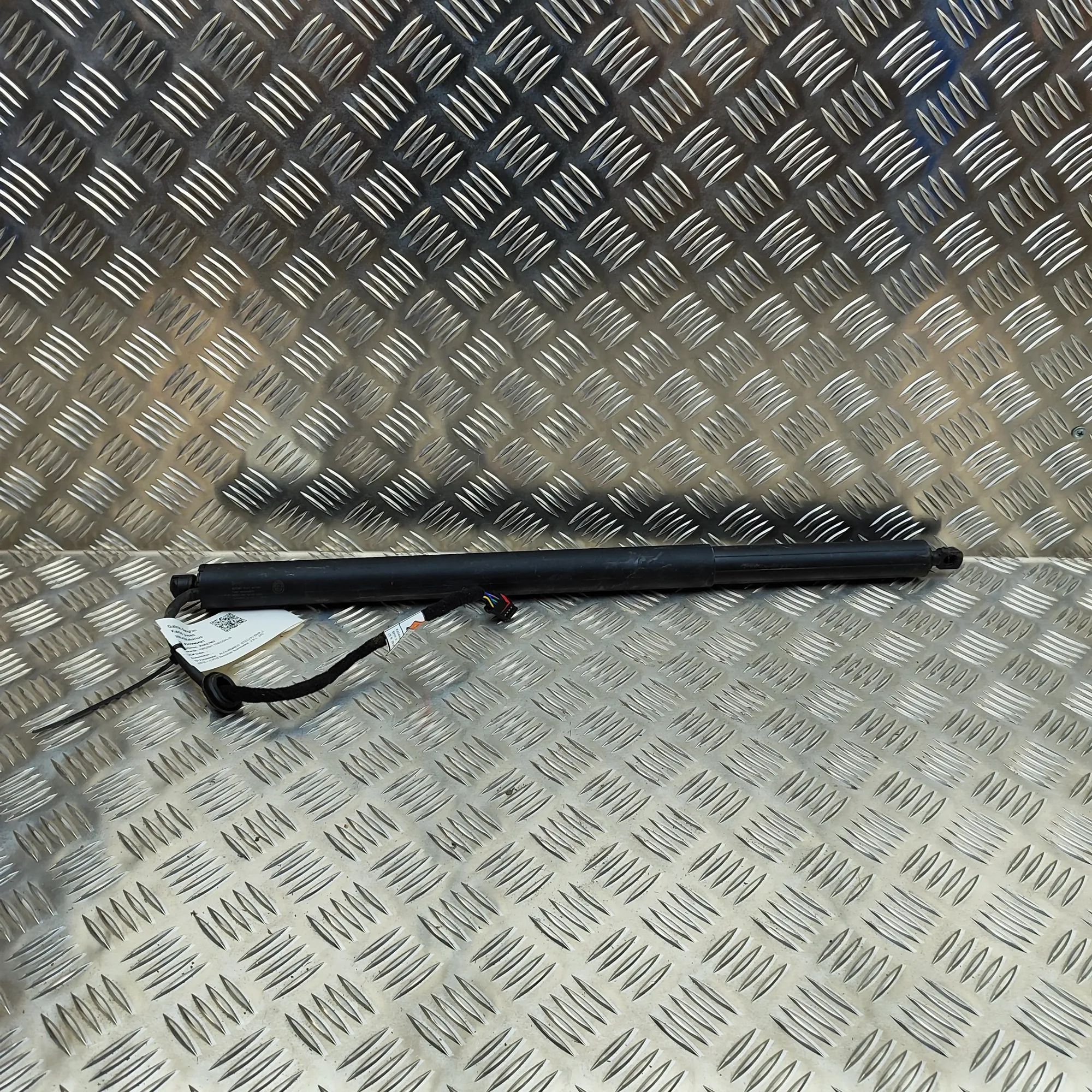Alfa-Romeo Stelvio Left Side Tailgate Gas Strut Left Side Tailgate Gas Strut — ALFA ROMEO STELV...