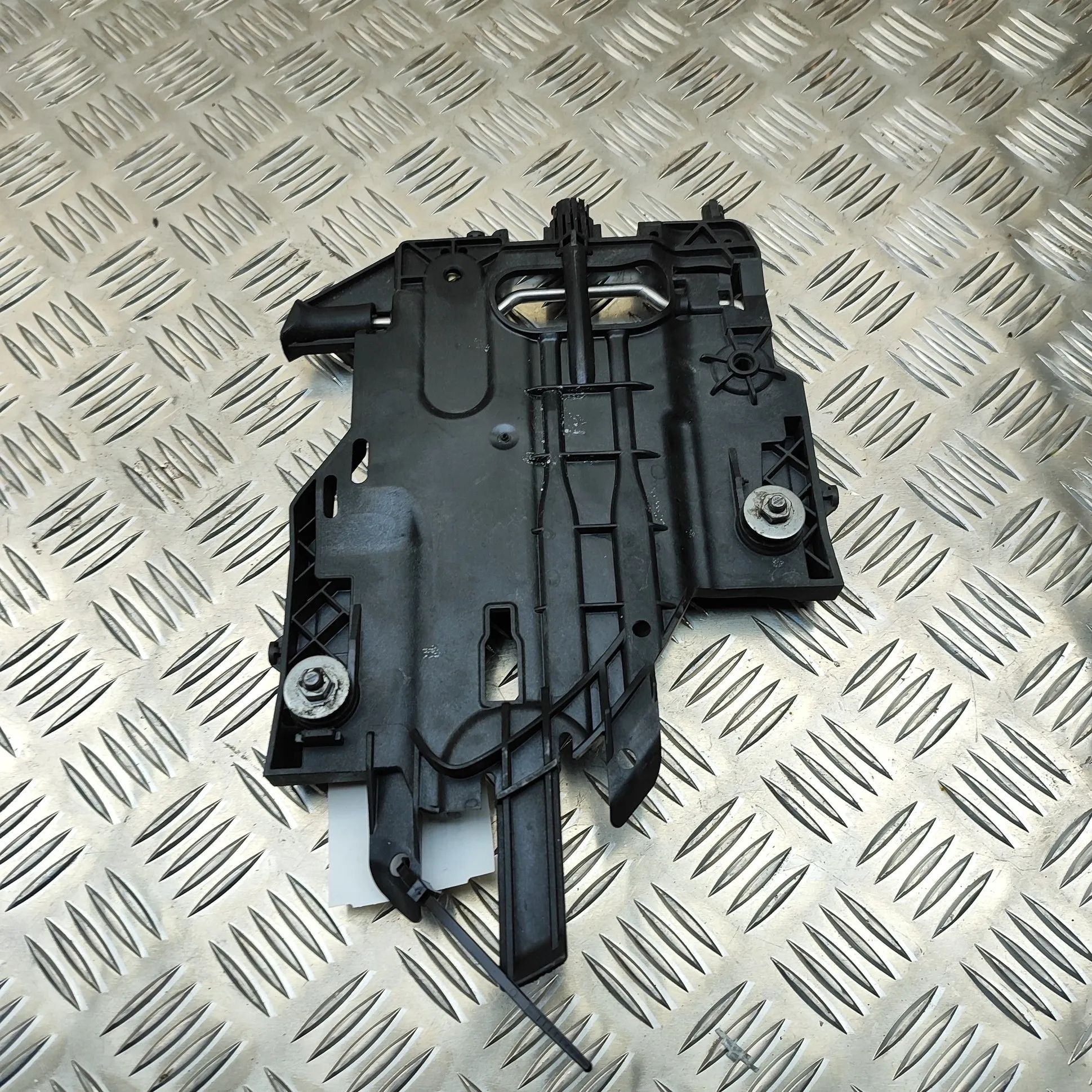 Porsche 911 (991) Right Headlight Bracket Right Headlight Bracket — PORSCHE 911 (991) (20...