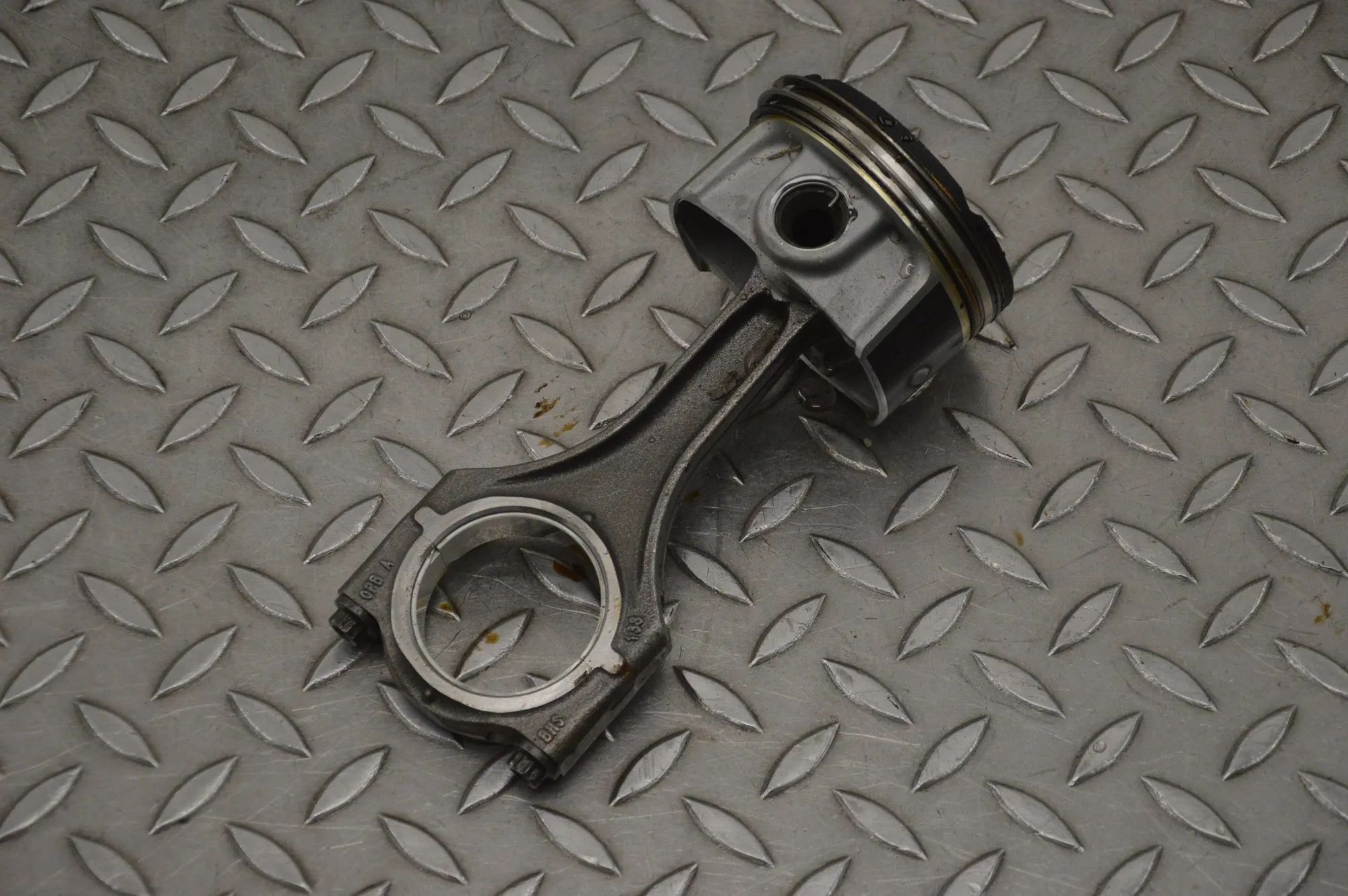 Porsche 911 (991) Piston Piston — PORSCHE 911 (991) (2011-2020) — 400A48...