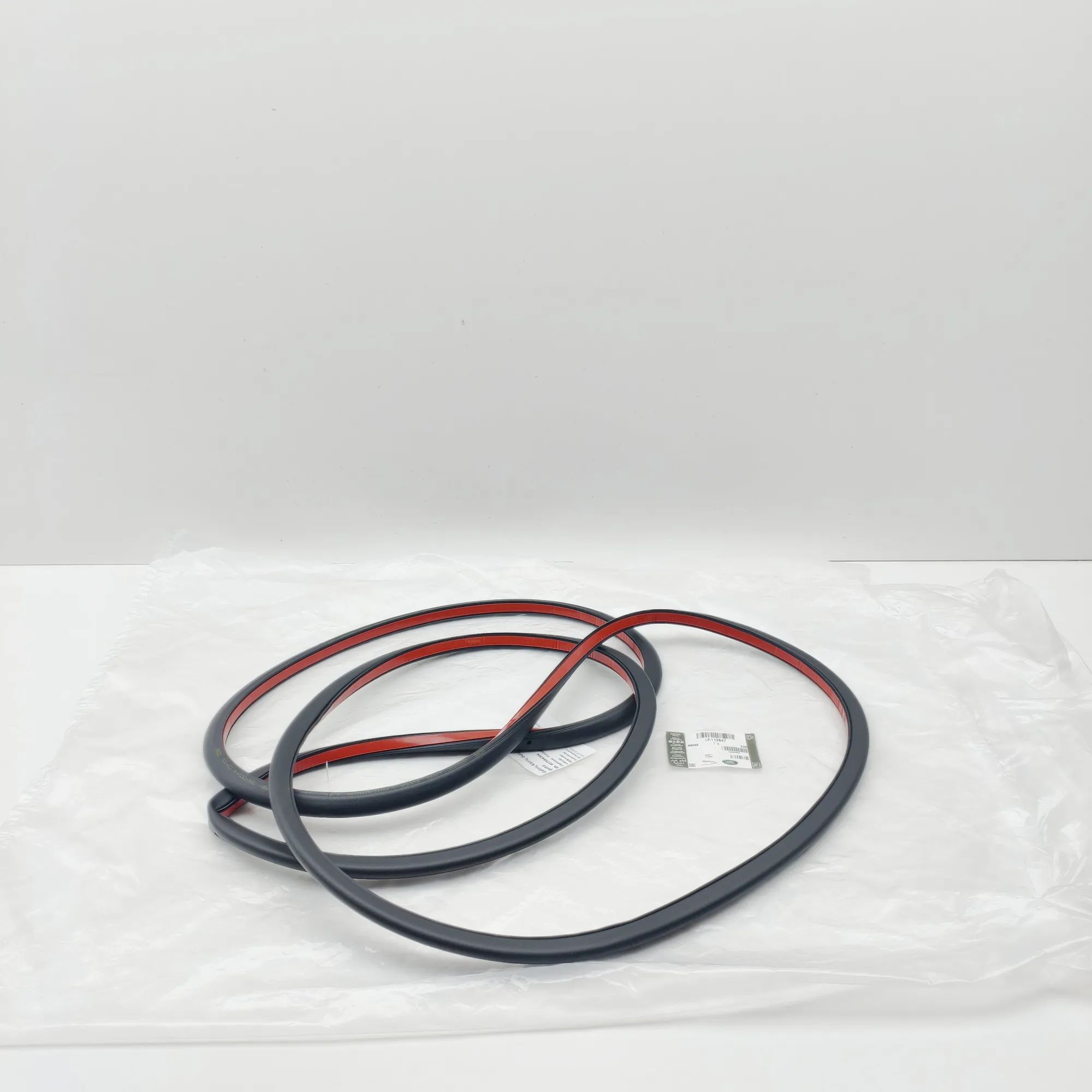 Land Rover Range Rover Velar Door rubber seal — rear left Door rubber seal — rear left — LAND ROVER RANGE...