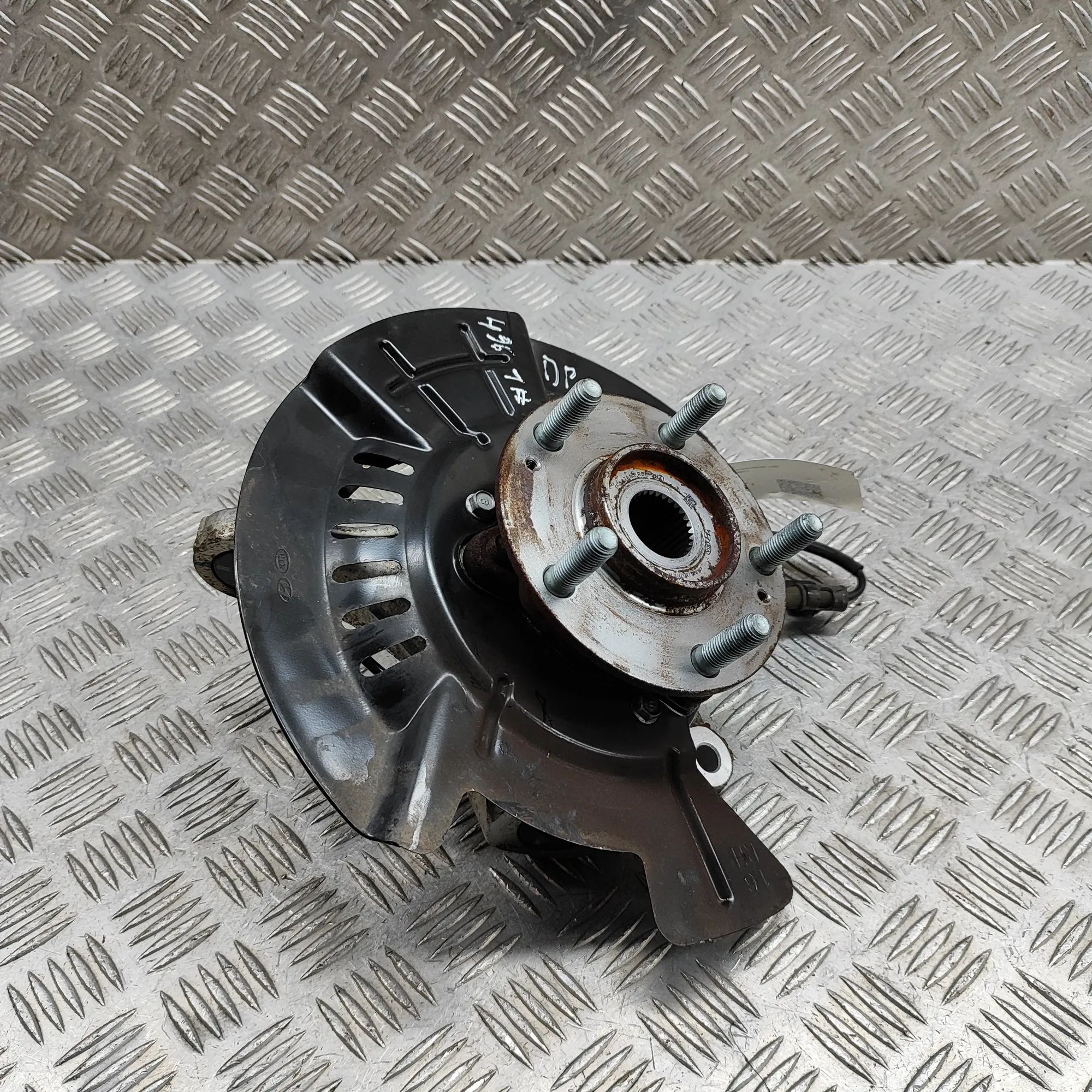Kia Niro Front Right Wheel Hub Front Right Wheel Hub — KIA NIRO (2016-...) — 5...