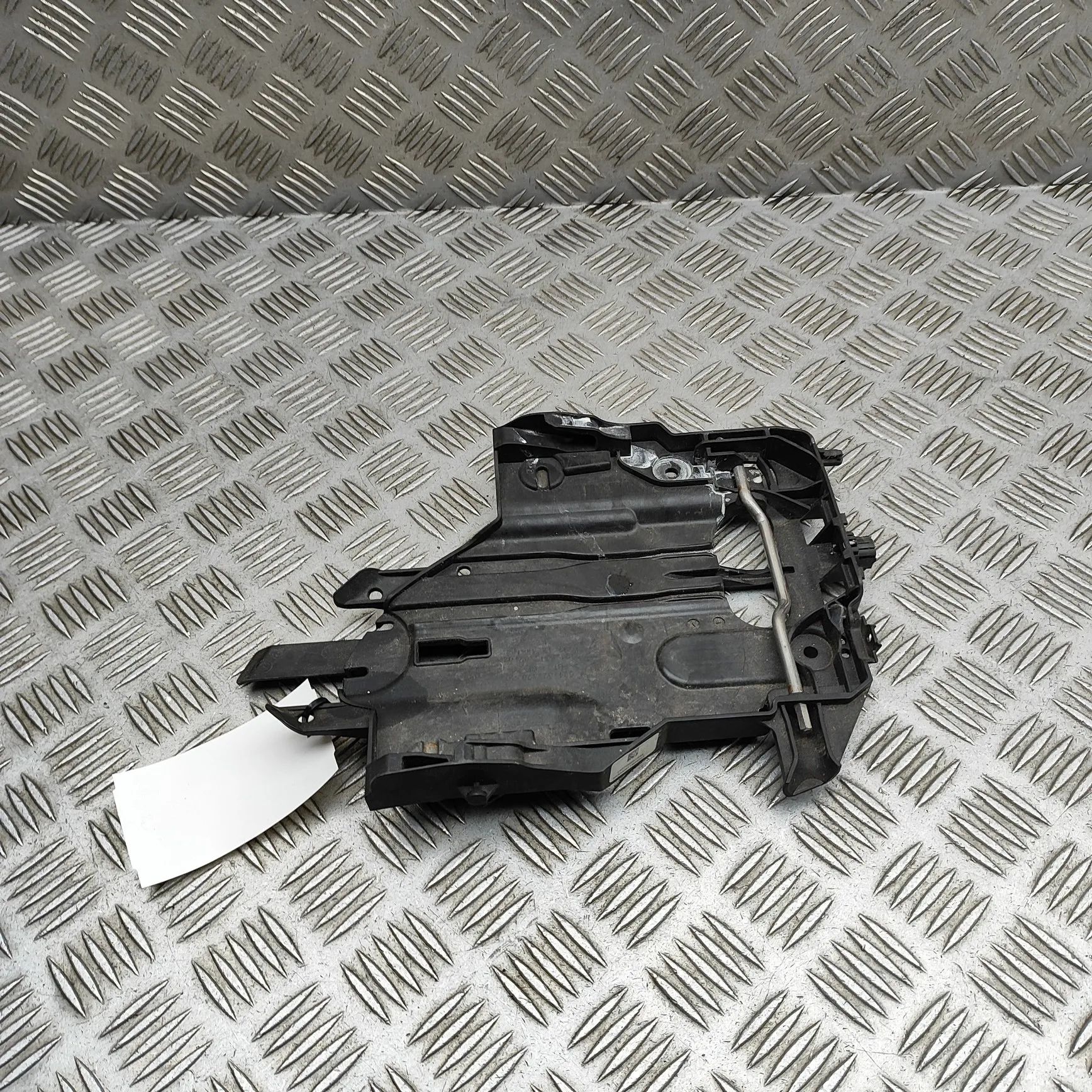 Porsche 911 (991) Right Headlight Bracket Right Headlight Bracket — PORSCHE 911 (991) (20...