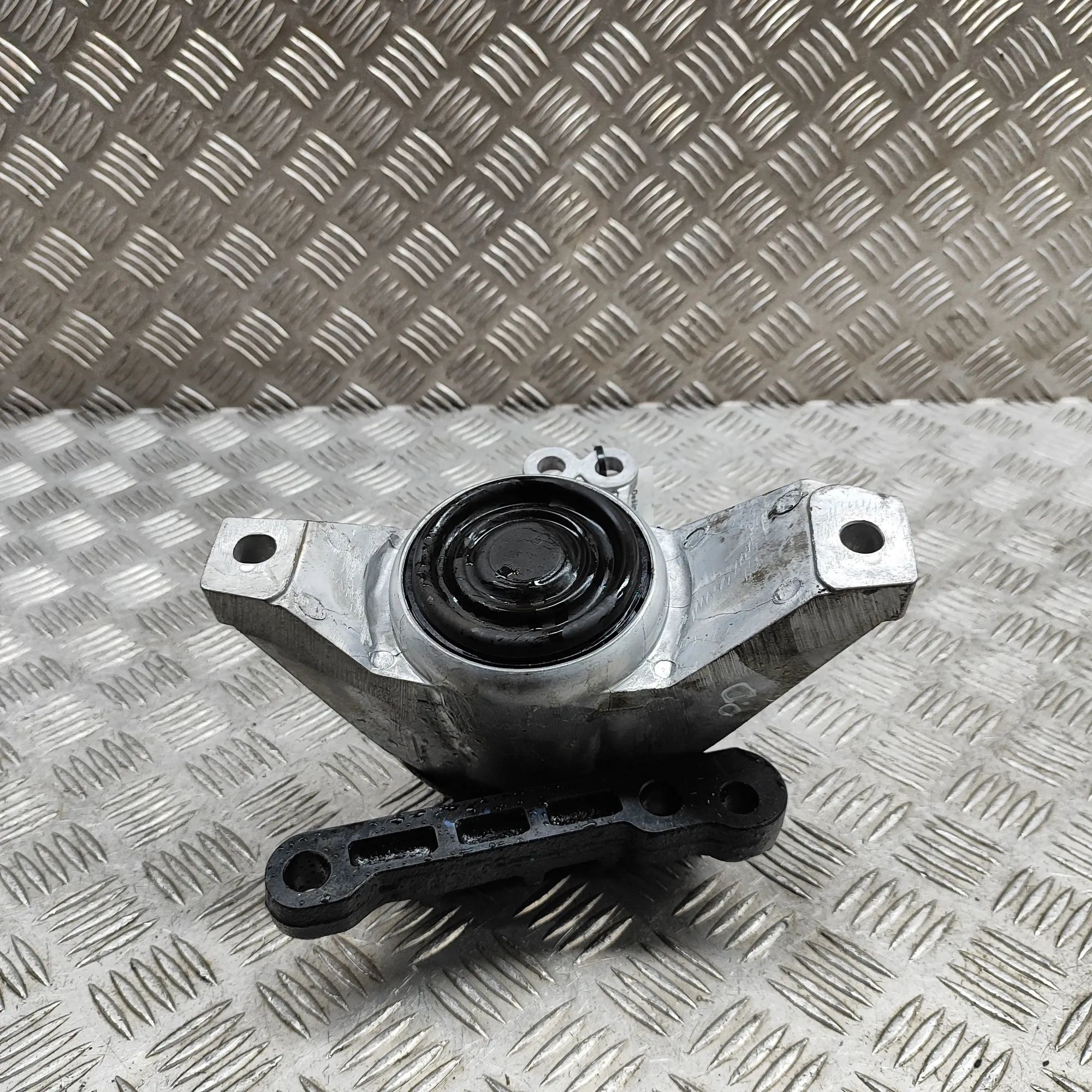 Hyundai Tucson Right Side Engine Mount Right Side Engine Mount — HYUNDAI TUCSON (NX4E,...