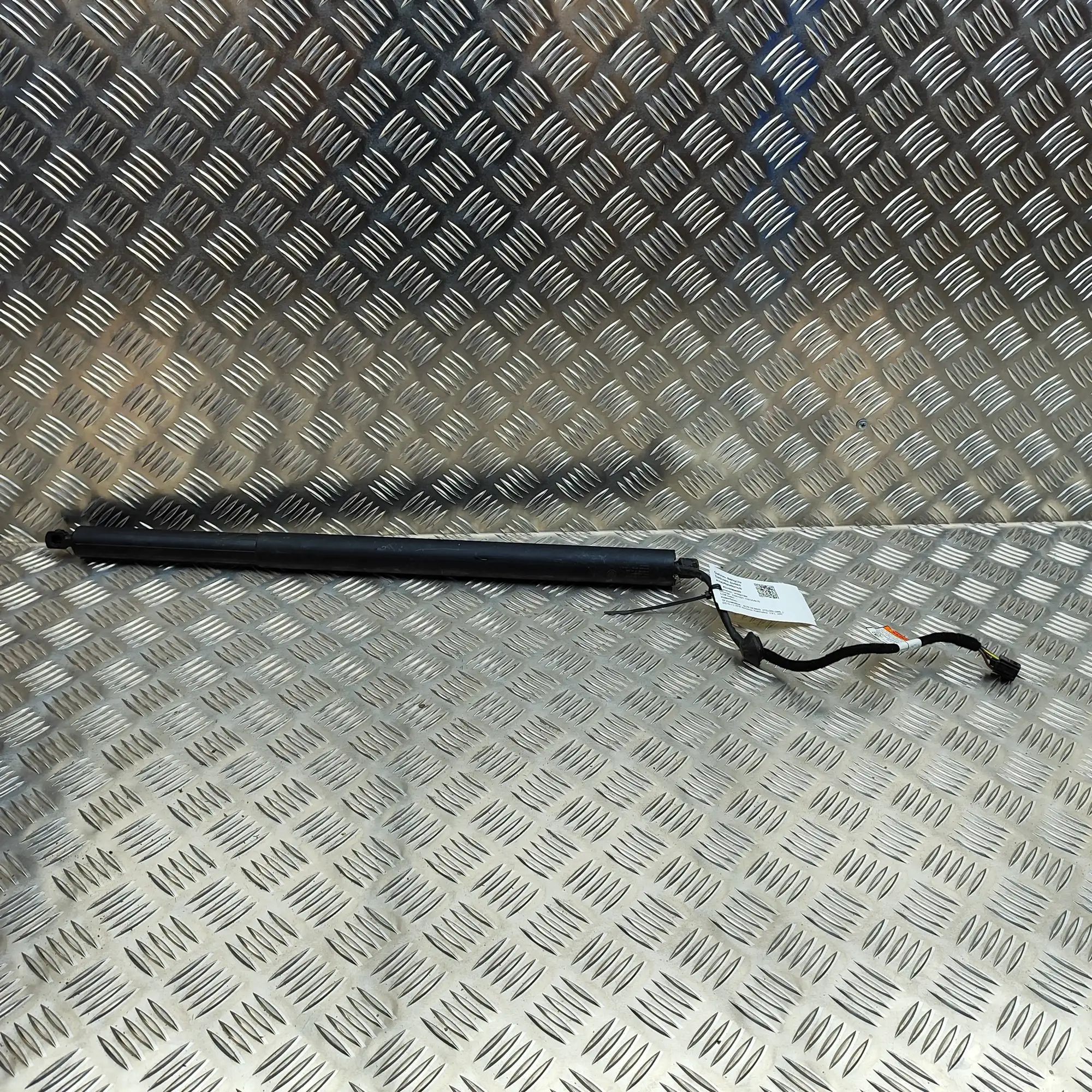 Alfa-Romeo Stelvio Right Side Tailgate Gas Strut Right Side Tailgate Gas Strut — ALFA ROMEO STEL...