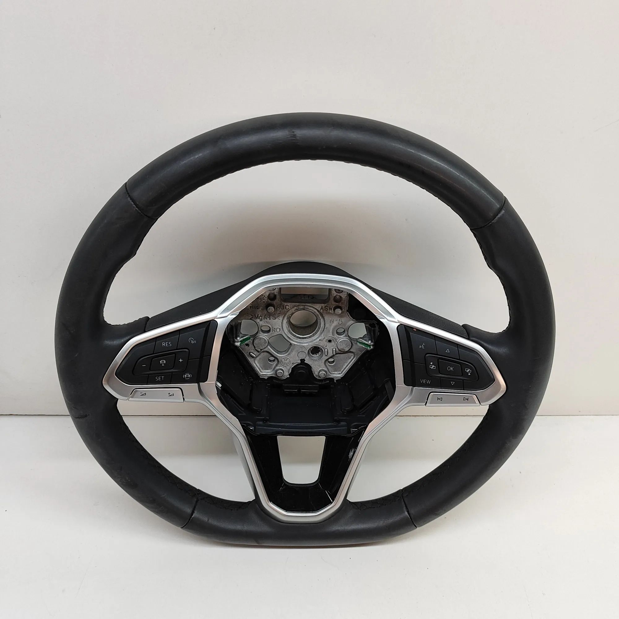Volkswagen T-Roc steering wheel