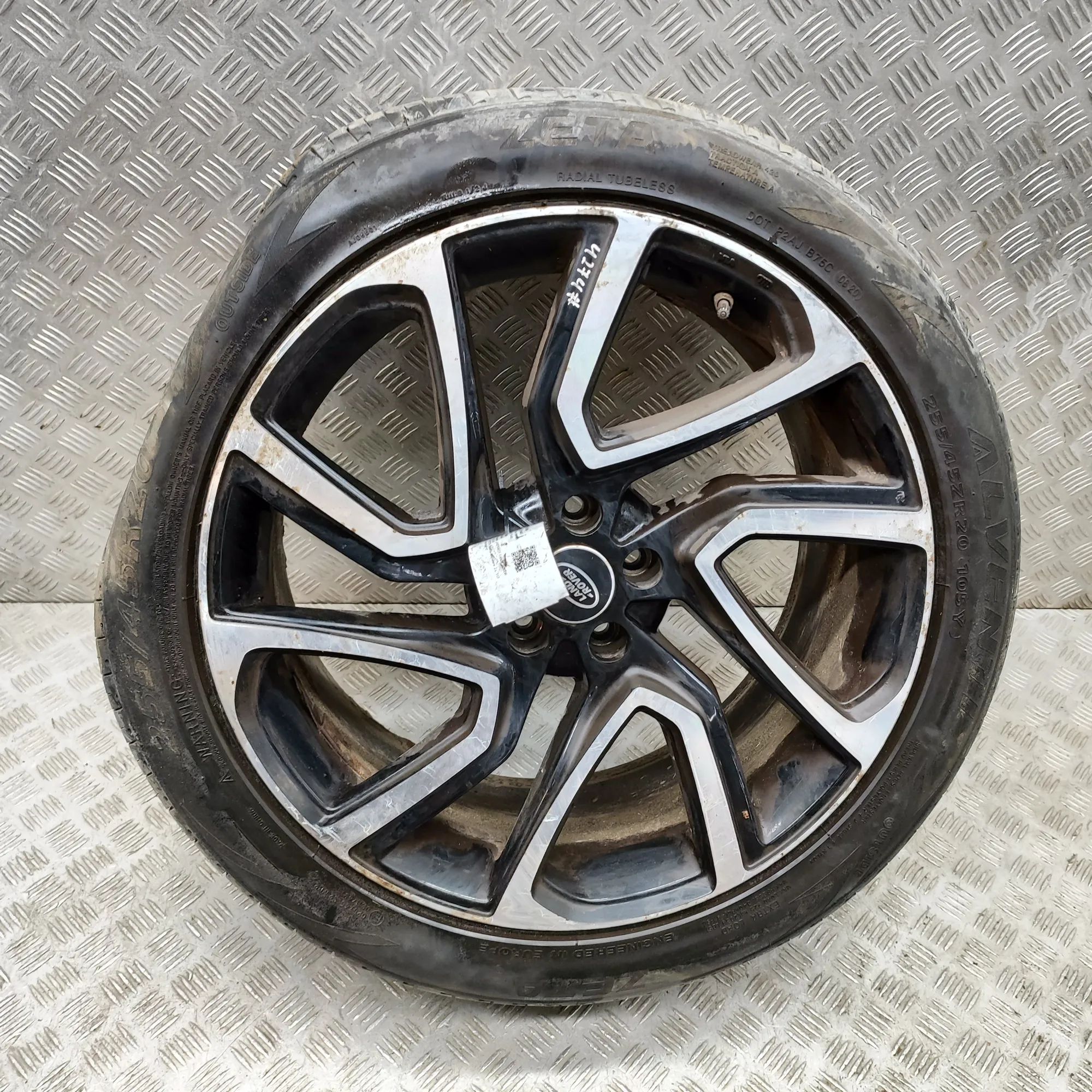 Land Rover Range Rover Evoque Alloy Wheel Alloy wheel — LAND ROVER RANGE ROVER EVOQUE (L5...