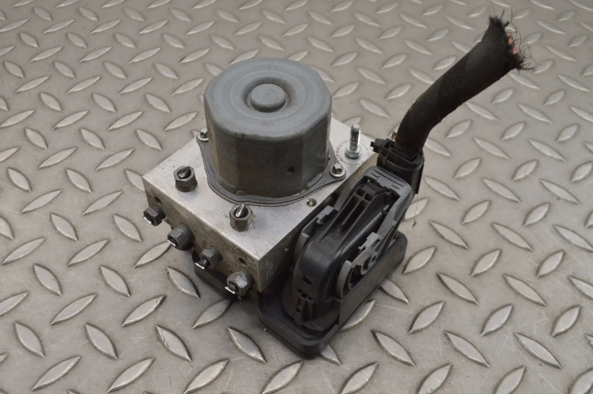 Maserati Ghibli ABS hydraulic pump ABS Pump — MASERATI GHIBLI (M157) (2013-...) — ...