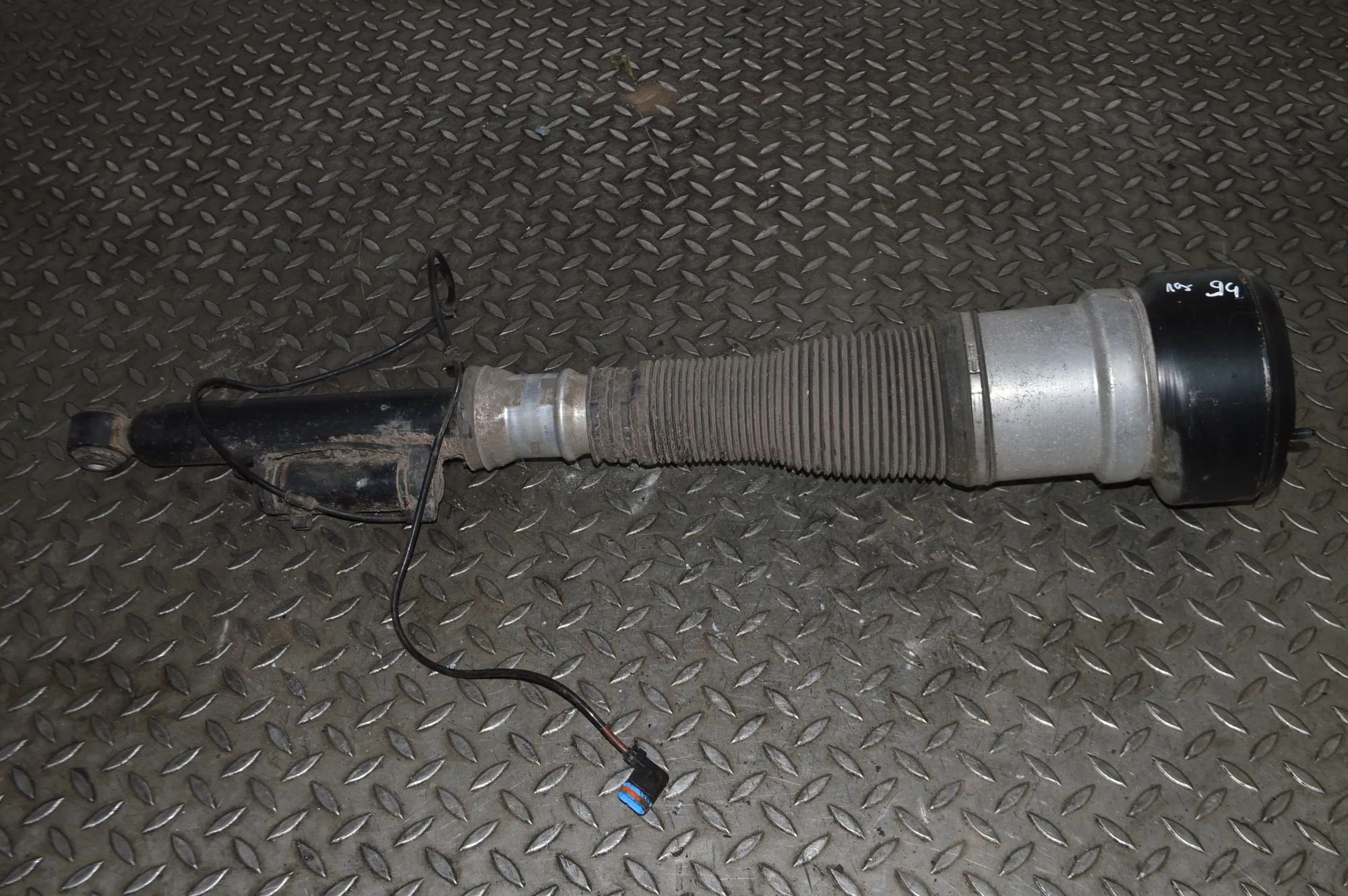 Mercedes-Benz A (W169) Rear Right Air Shock Absorber Rear Right Air Shock Absorber — MERCEDES BENZ S...