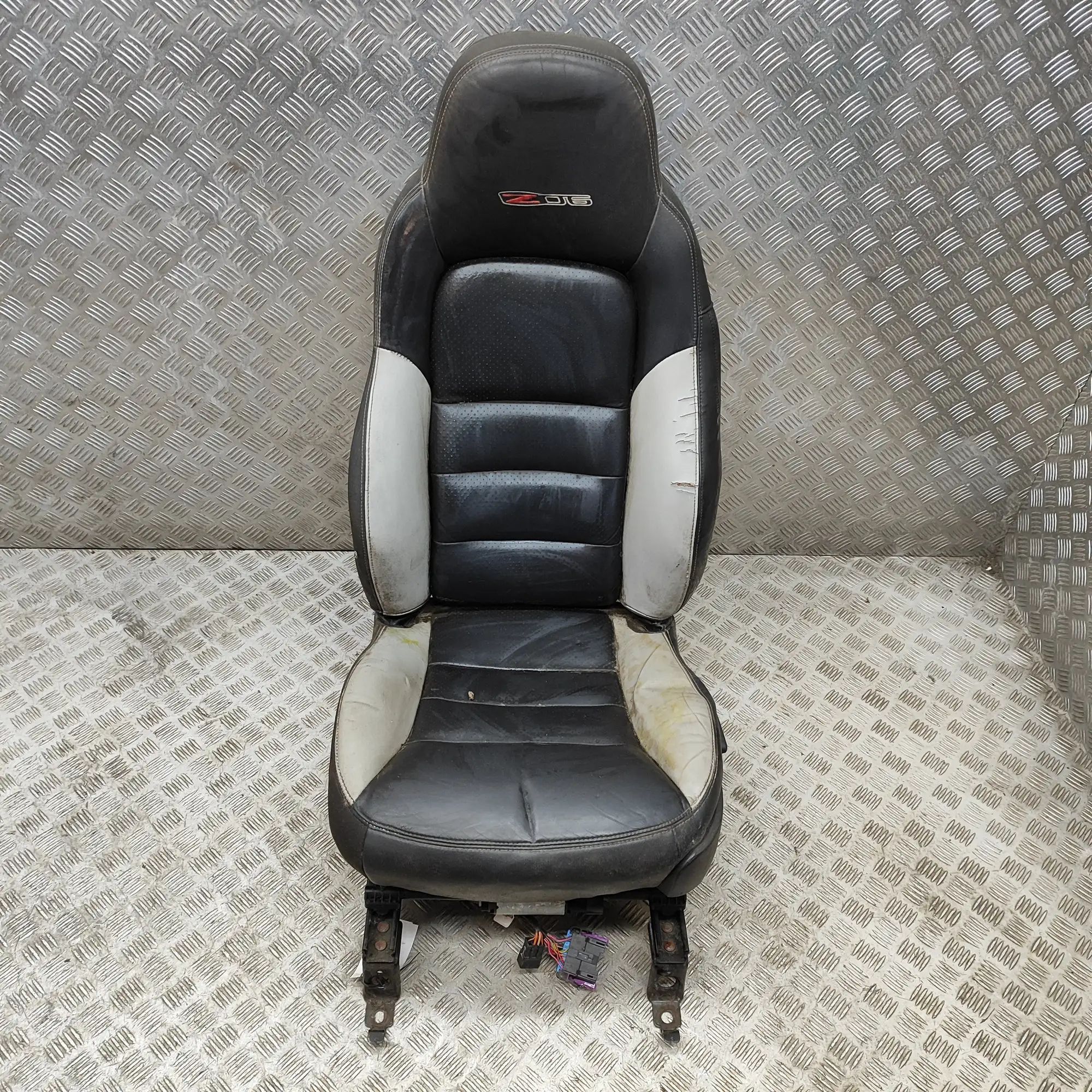 Chevrolet Corvette (C6) Front Left Seat Front left seat — CHEVROLET CORVETTE (C6) (2004...