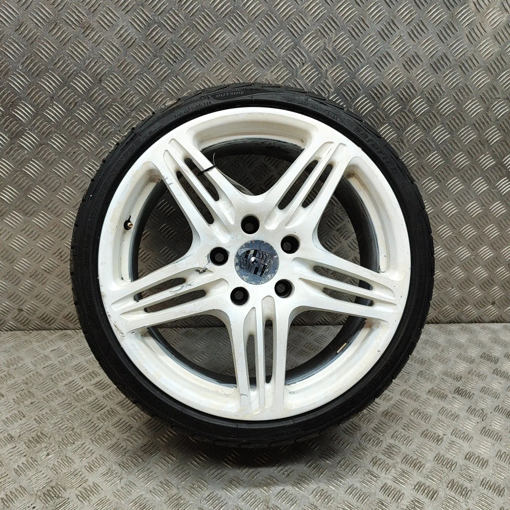 Porsche 911 (996) Alloy Wheel Alloy wheel — PORSCHE 911 (Cabrio 996) (1998-20...