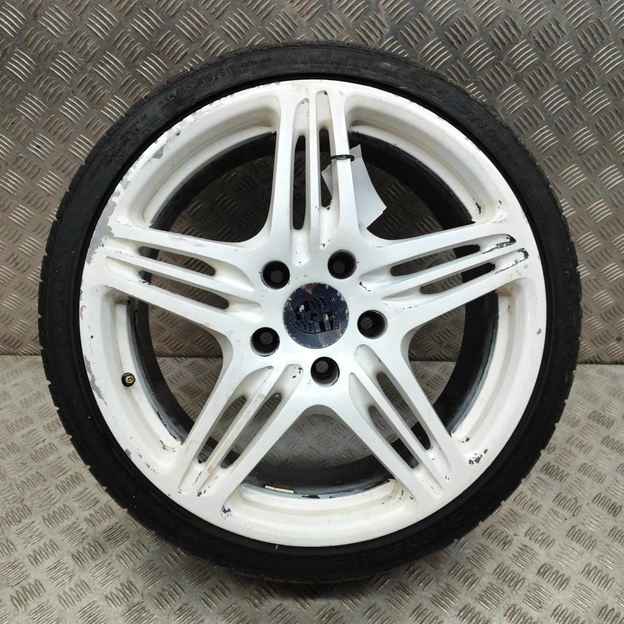 Porsche 911 (996) Alloy Wheel Alloy wheel — PORSCHE 911 (Cabrio 996) (1998-20...