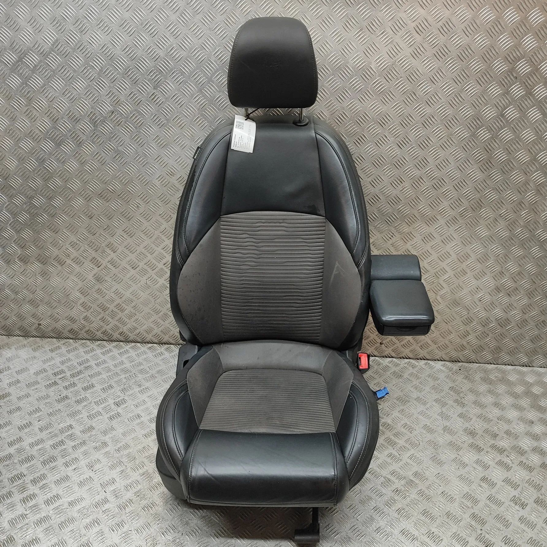 Alfa-Romeo Giulietta (940) Front Right Seat