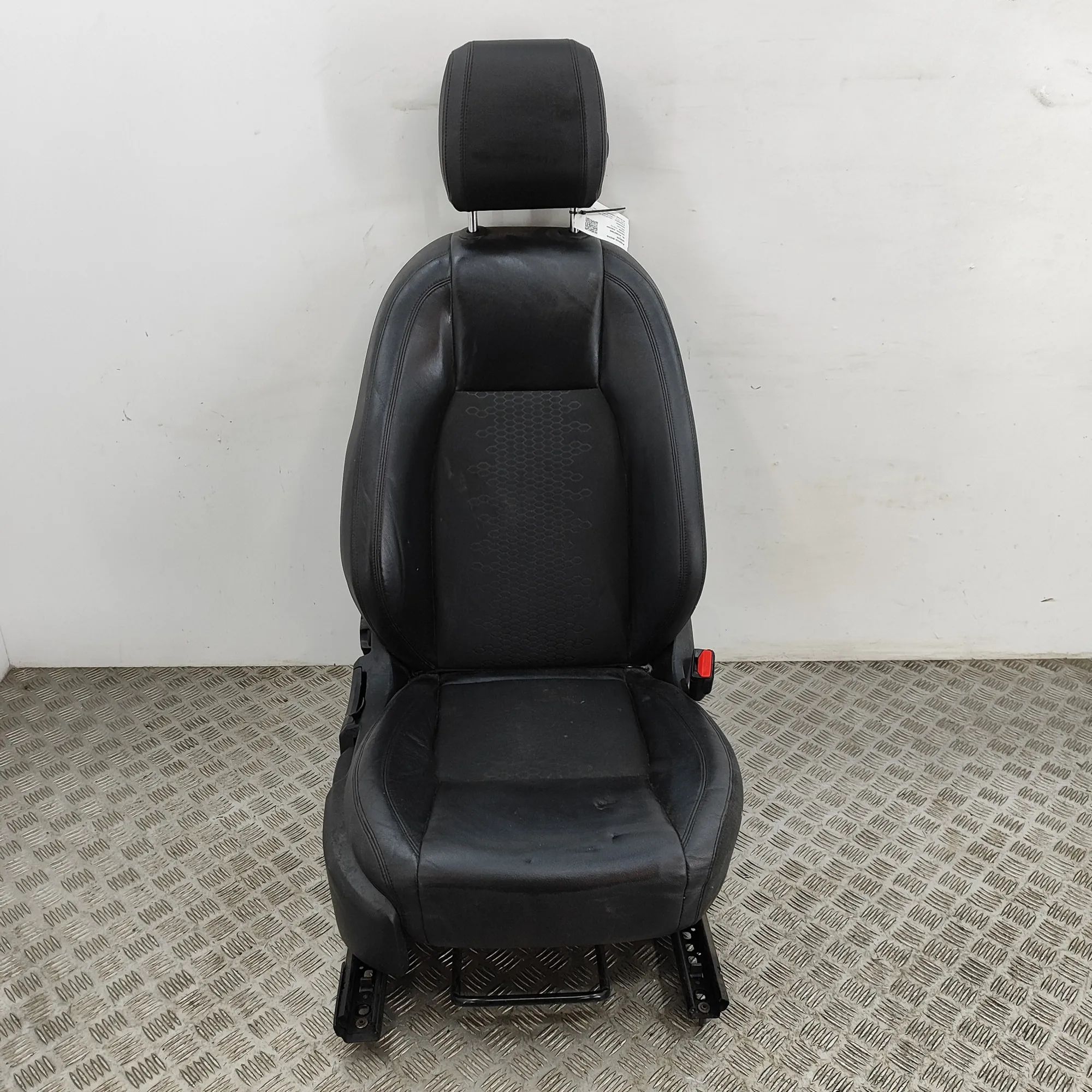 Land Rover Discovery Sport Front Right Seat Front right seat — LAND ROVER DISCOVERY SPORT (...