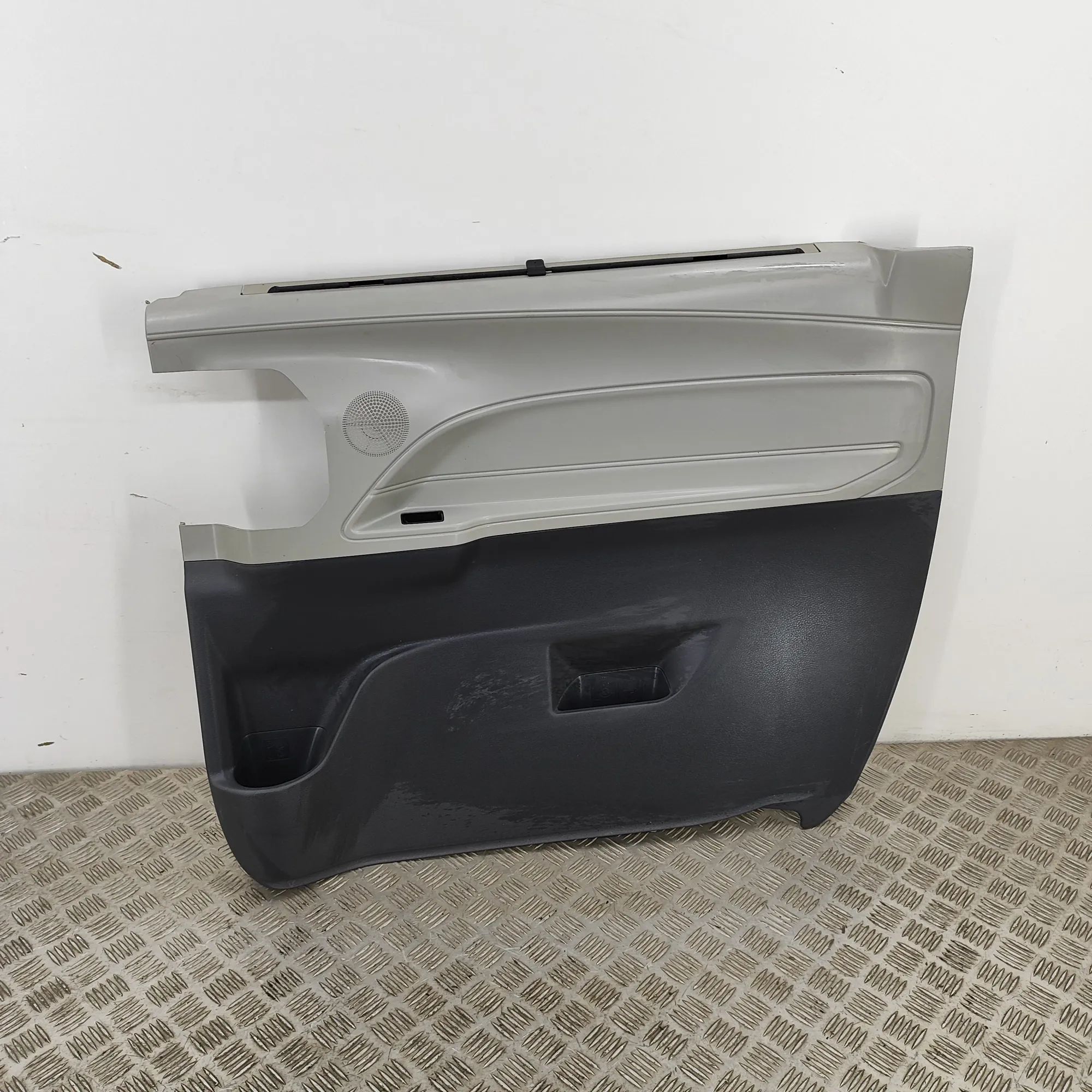 Toyota Sienna Rear Right Door Panel Rear Right Door Panel — TOYOTA SIENNA (_L4_) (2...