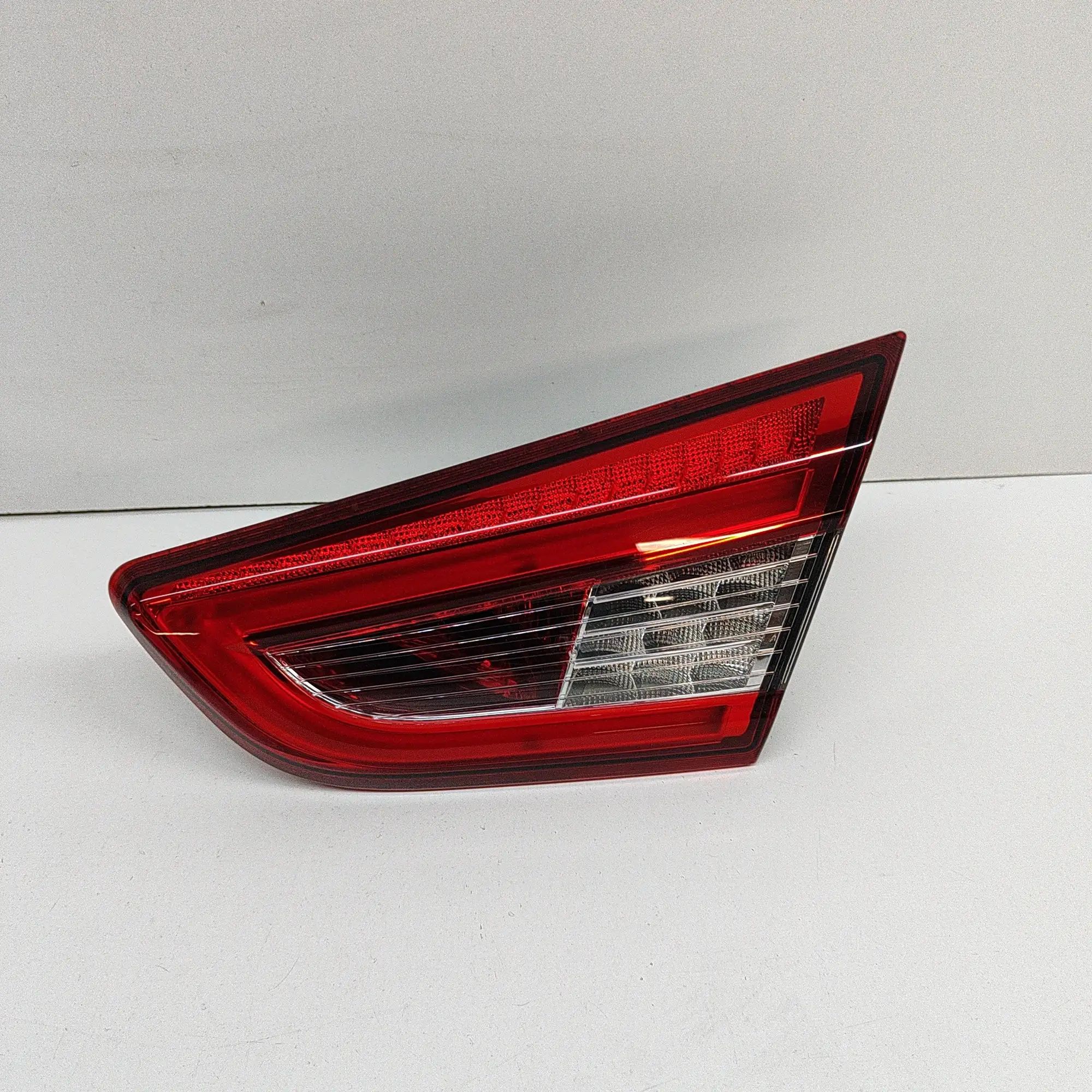 Maserati Ghibli Right Side Tailgate Tail Light Right Side Tailgate Tail Light — MASERATI GHIBL...