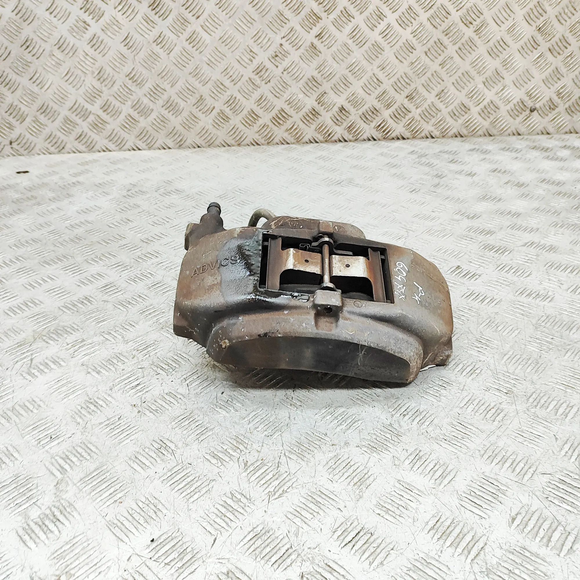 Lexus GS Brake caliper — front left