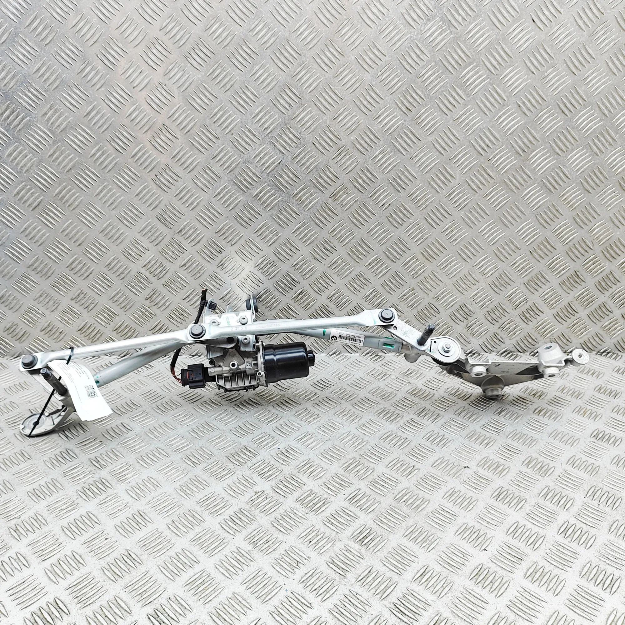 BMW X5 (G05) Front Windshield Wiper Mechanism
