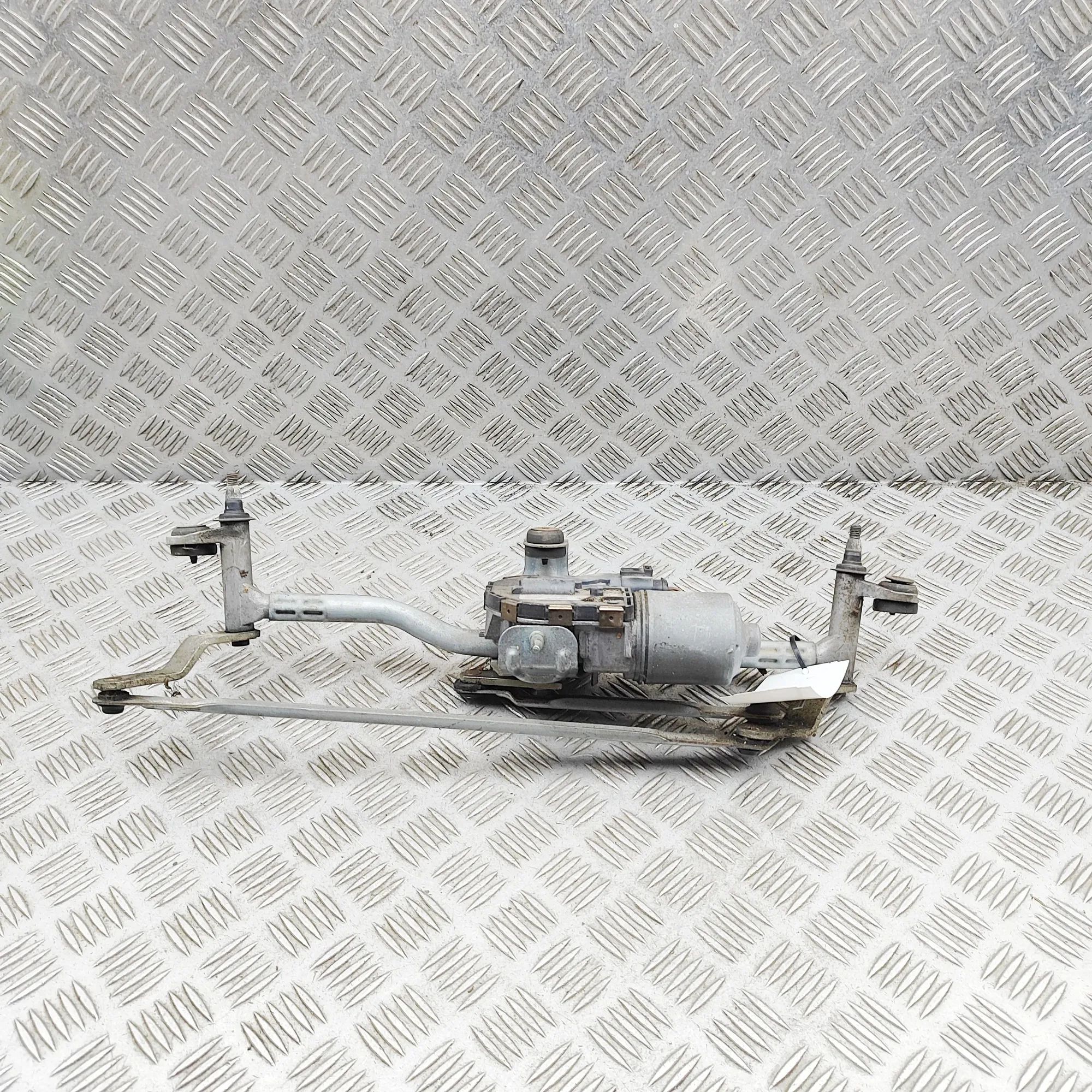 Volkswagen Caddy (2K) Front Windshield Wiper Mechanism