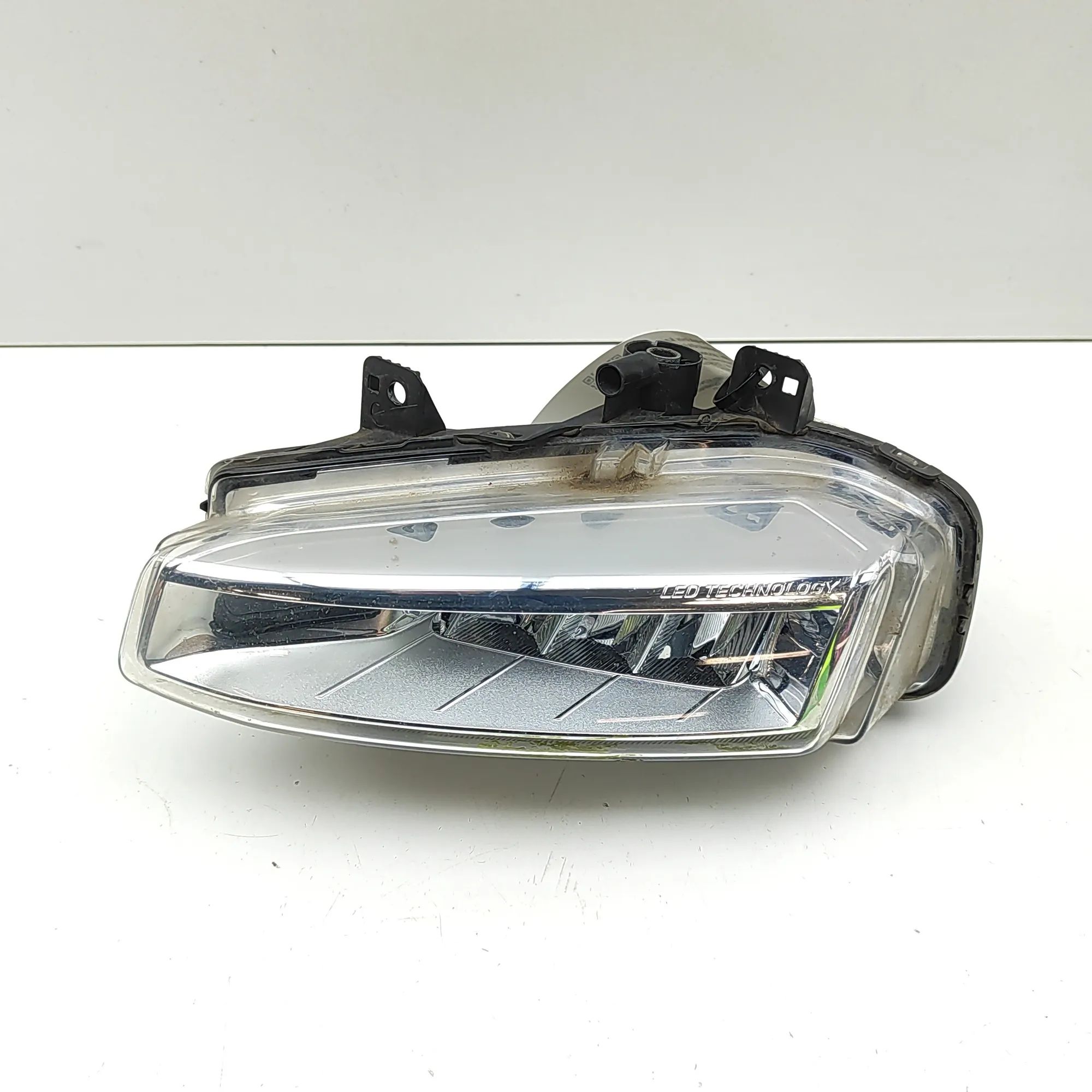 Land Rover Discovery Sport Front Left Fog Light Front Left Fog Light — LAND ROVER DISCOVERY SPO...