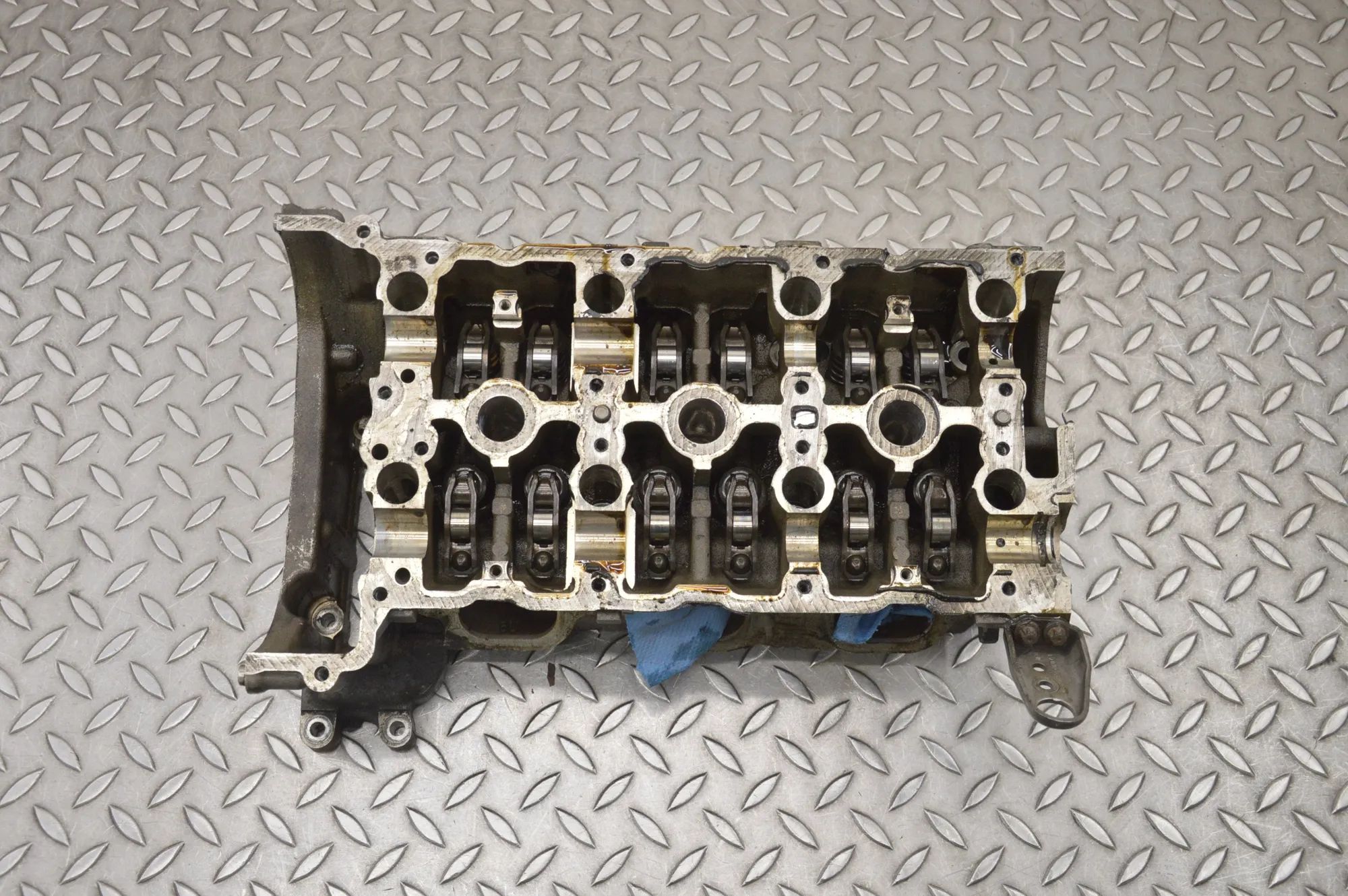 Mercedes-Benz A (W169) Right Side Engine Head Right Side Engine Head — MERCEDES BENZ E-CLASS ...