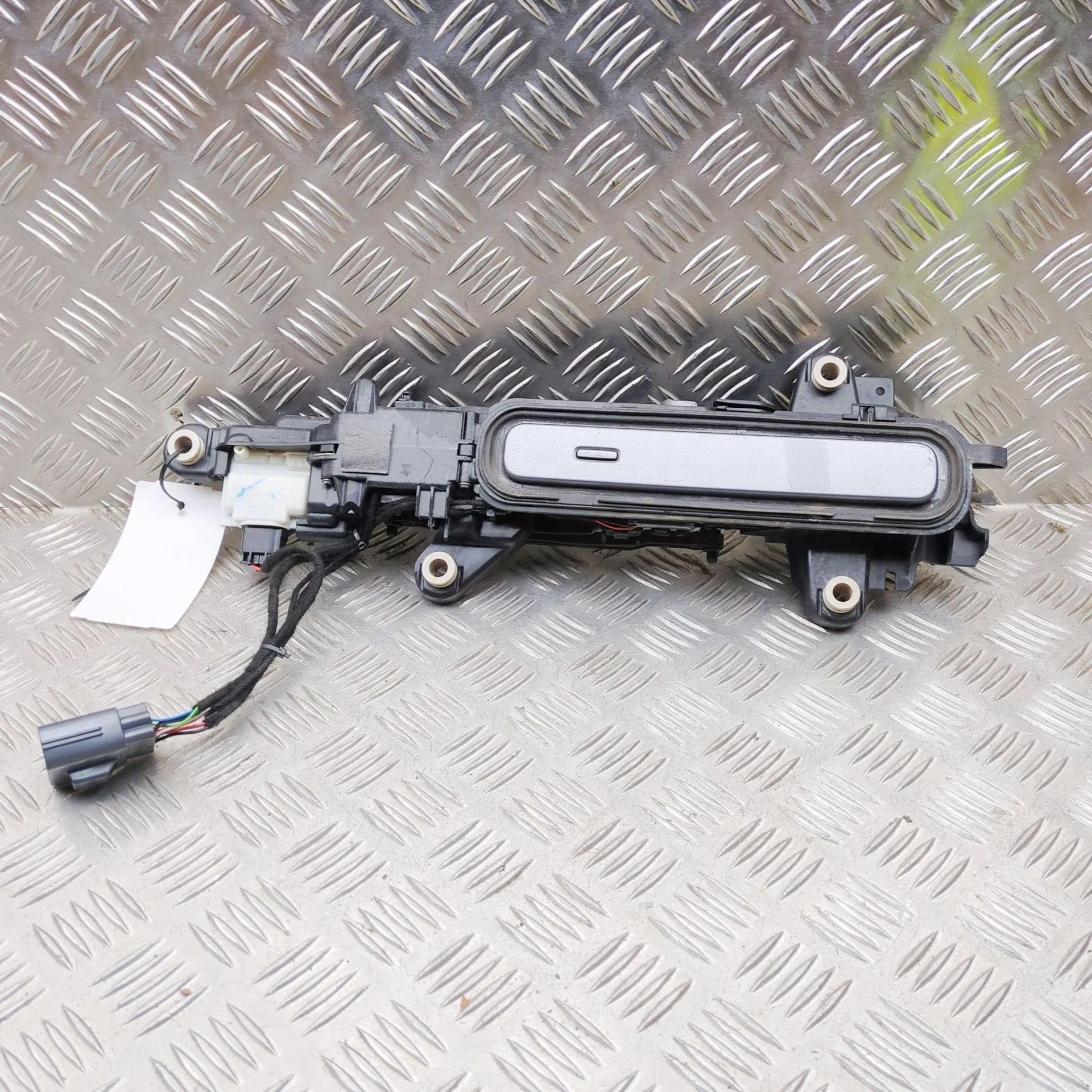 Land Rover Range Rover Velar Exterior door handle — front left Exterior door handle — front left — LAND ROVER ...