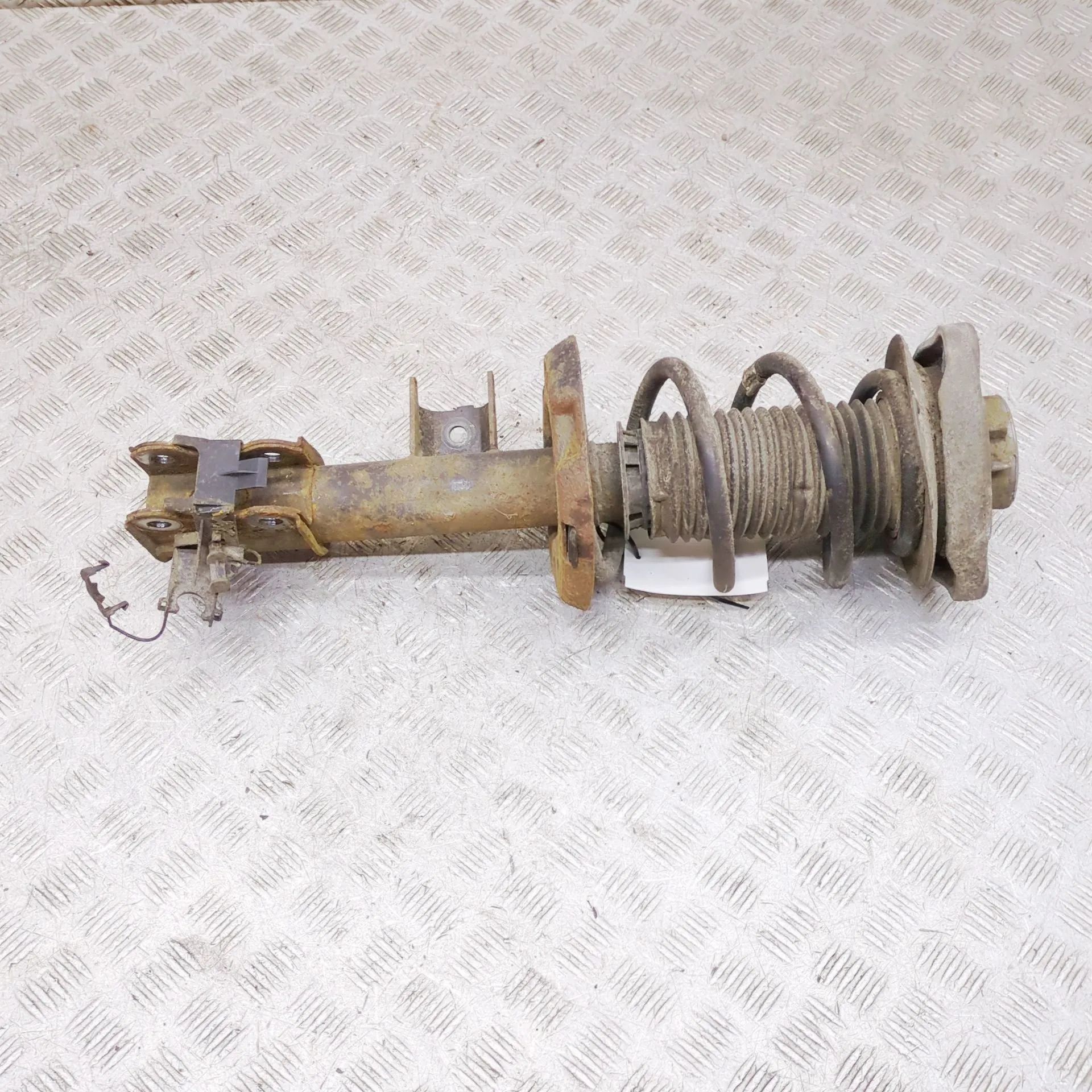 Mercedes-Benz CLA (C117) Shock absorber — front right