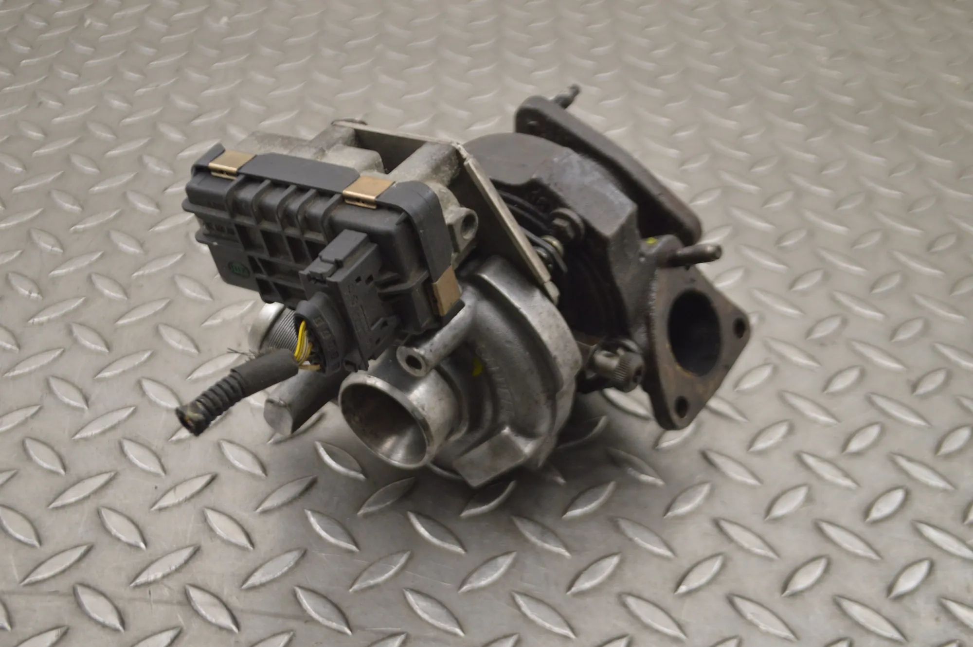 Jaguar XJ Turbocharger Turbocharger — JAGUAR XJ (X350) (2003-2009) — 4...