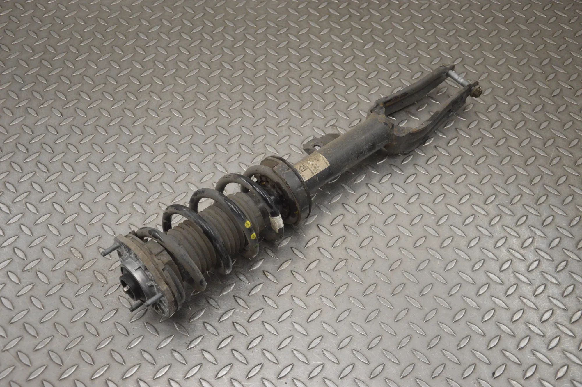 Alfa-Romeo Stelvio Shock absorber — front right Shock absorber — front right — ALFA ROMEO STELV...
